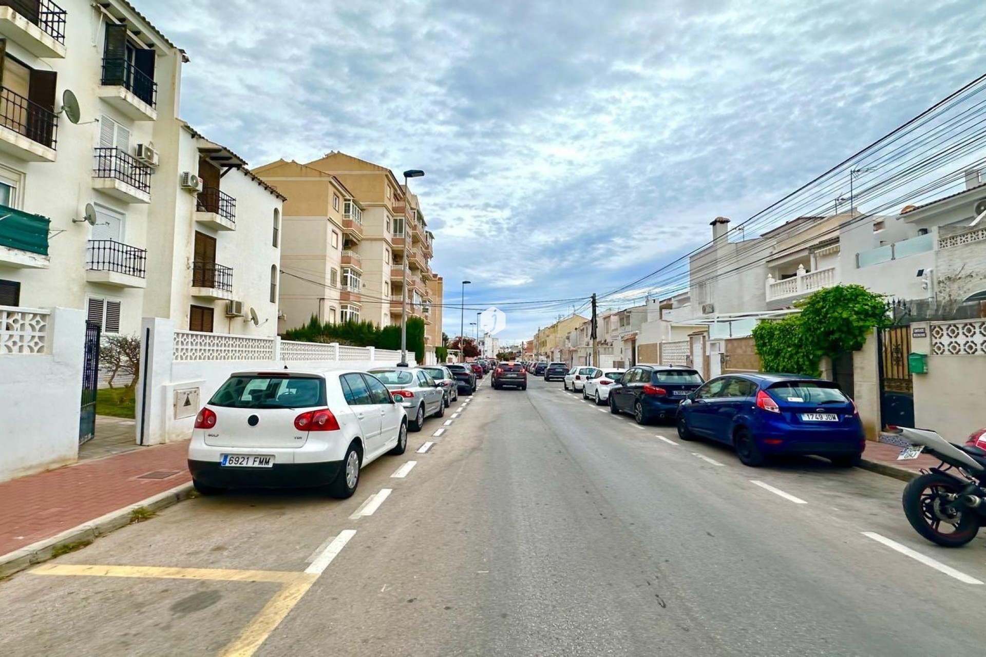 Z drugiej ręki - Mieszkanie w bloku -
Torrevieja - Estacion de autobuses