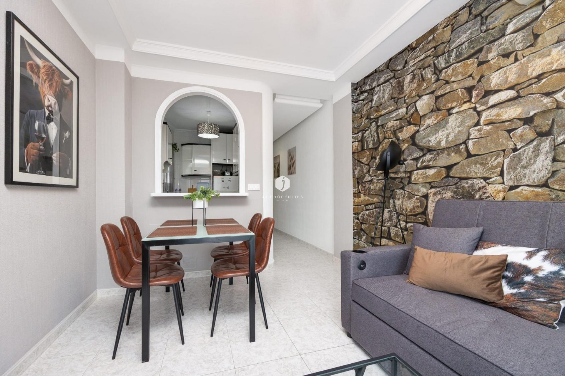 Z drugiej ręki - Mieszkanie w bloku -
Torrevieja - Estacion de autobuses