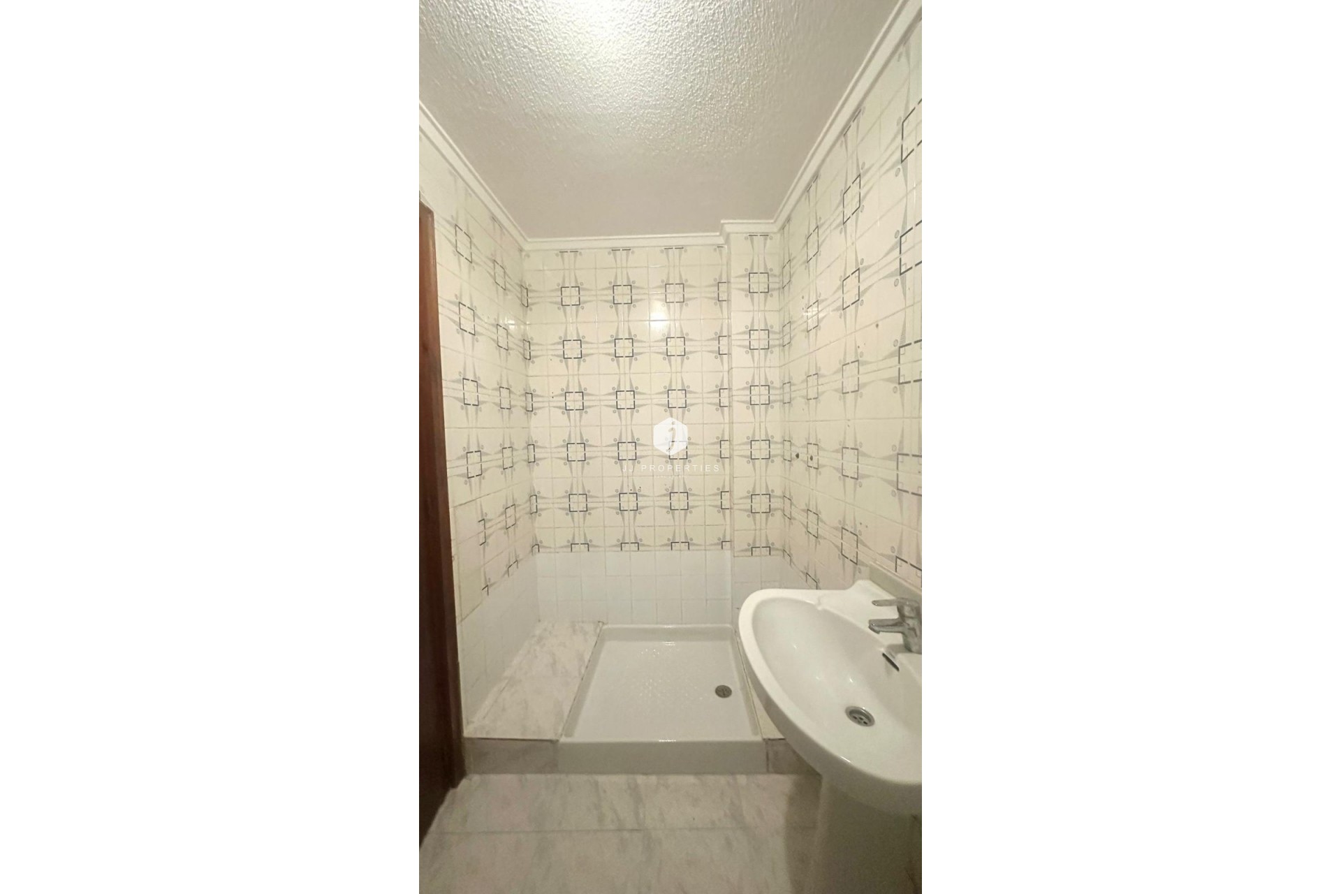 Z drugiej ręki - Mieszkanie w bloku -
Torrevieja - Estacion de autobuses