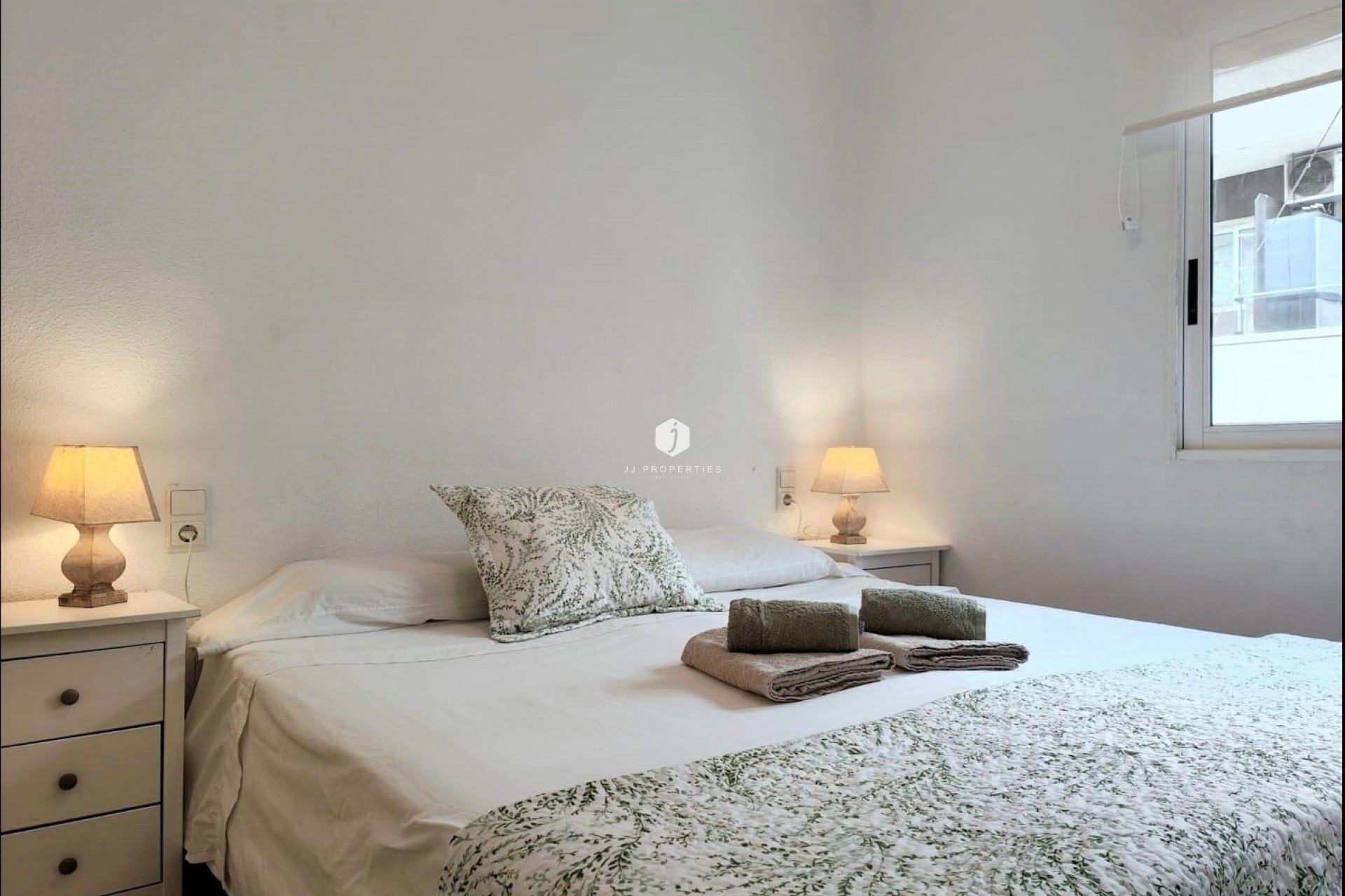 Z drugiej ręki - Mieszkanie w bloku -
Torrevieja - Estacion de autobuses