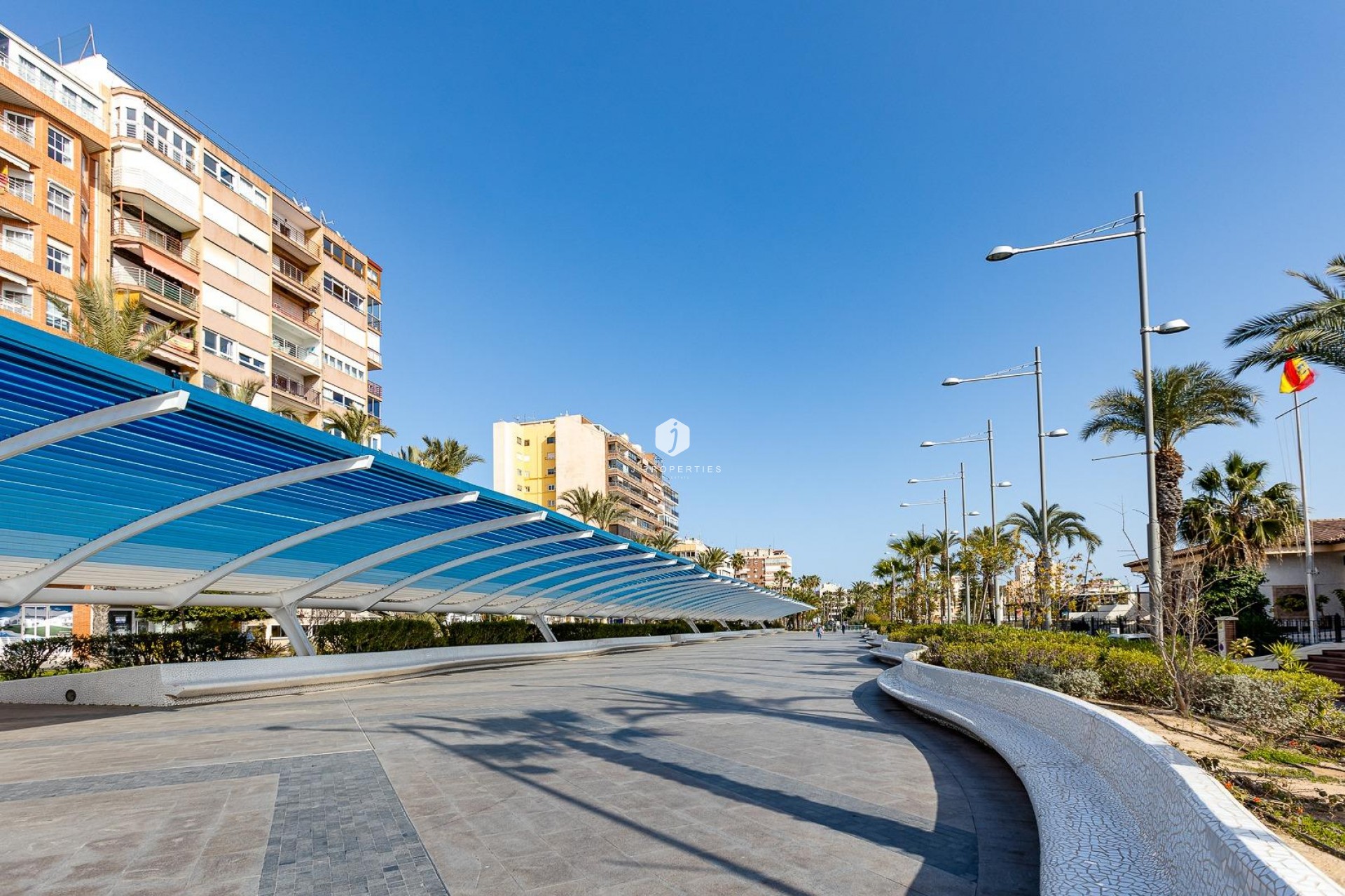 Z drugiej ręki - Mieszkanie w bloku -
Torrevieja - Estacion de autobuses