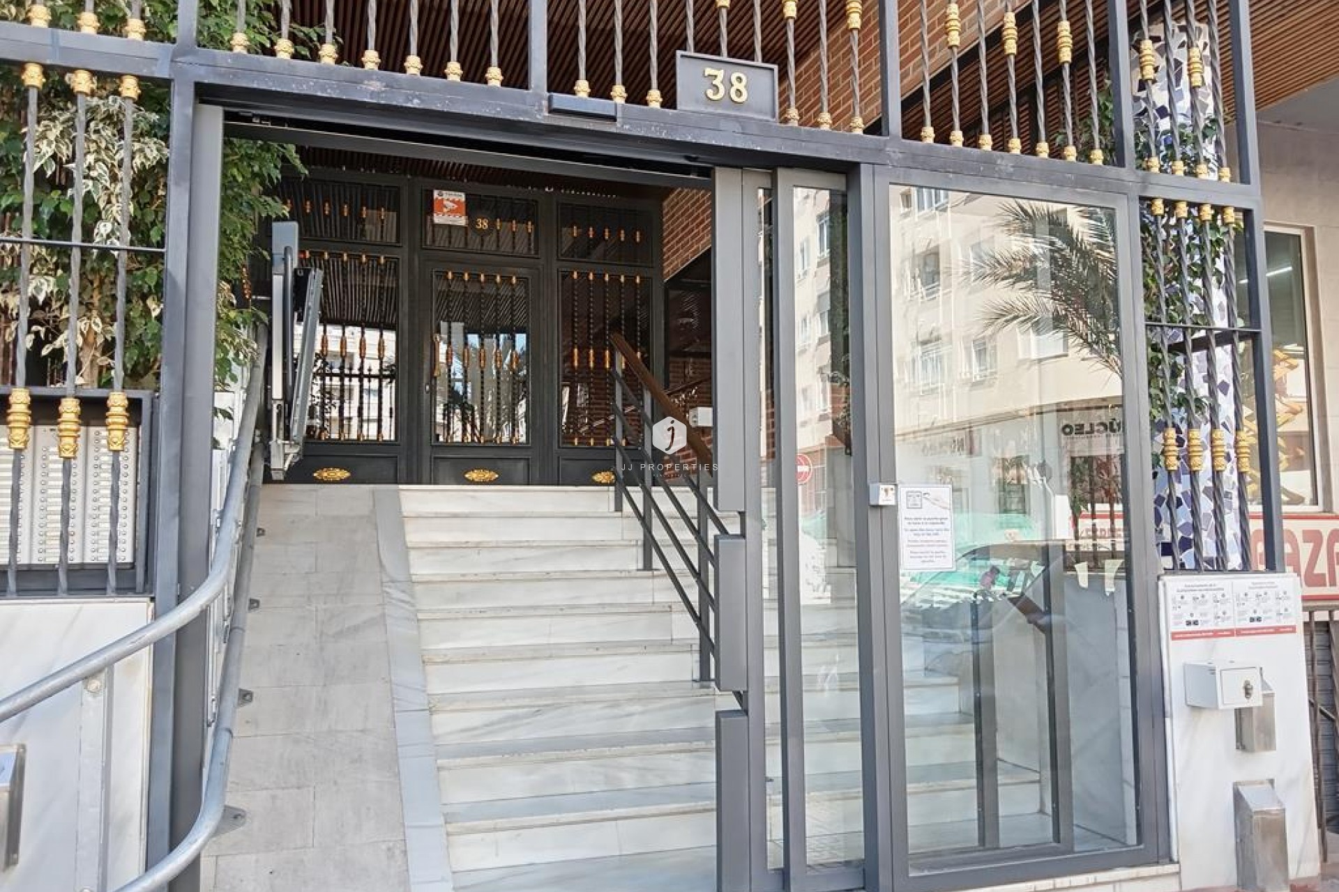 Z drugiej ręki - Mieszkanie w bloku -
Torrevieja - Habaneras