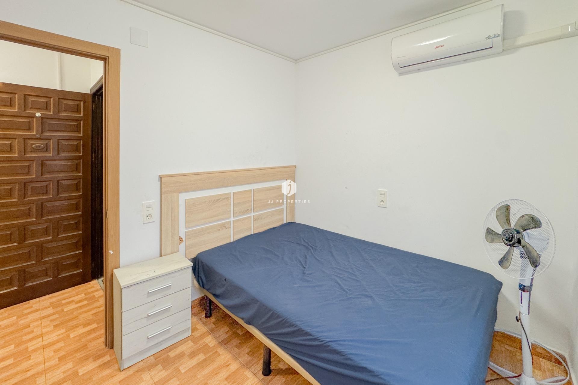 Z drugiej ręki - Mieszkanie w bloku -
Torrevieja - La Mata Pueblo