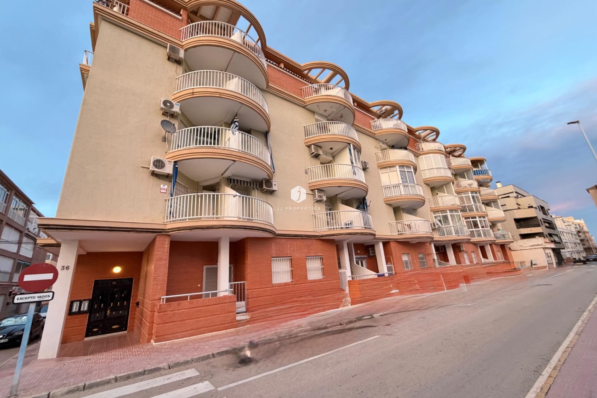 Z drugiej ręki - Mieszkanie w bloku -
Torrevieja - La Mata Pueblo