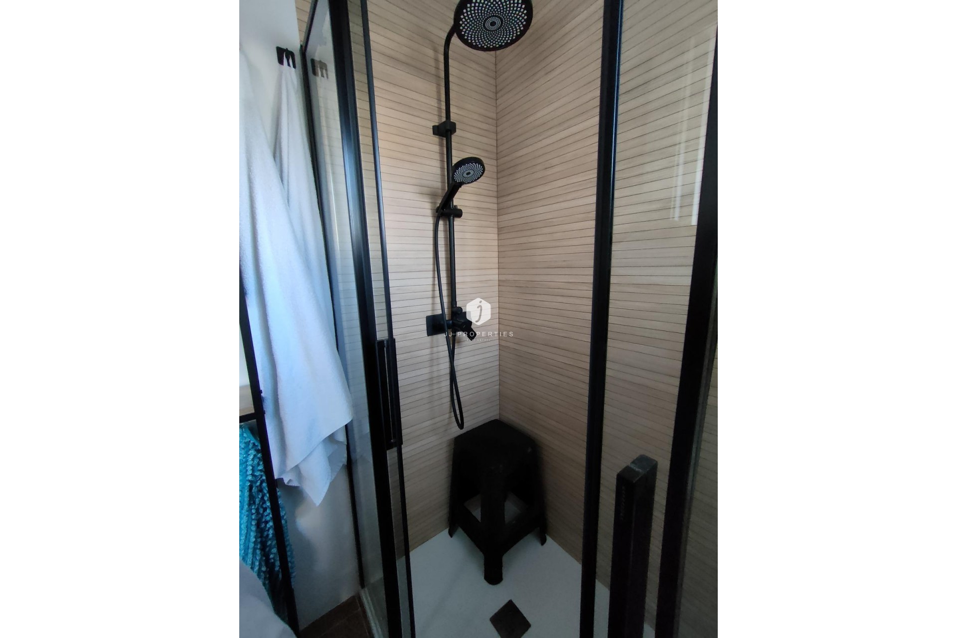 Z drugiej ręki - Mieszkanie w bloku -
Torrevieja - La Mata