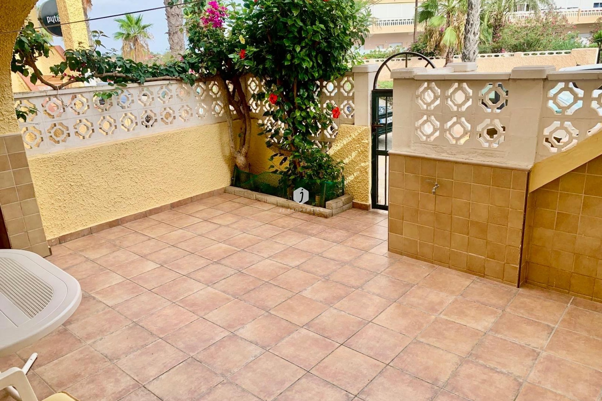 Z drugiej ręki - Mieszkanie w bloku -
Torrevieja - La Mata