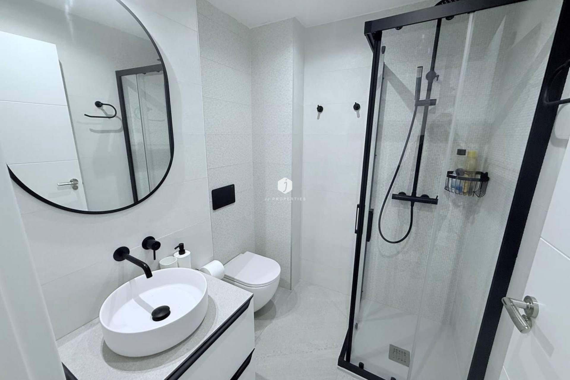 Z drugiej ręki - Mieszkanie w bloku -
Torrevieja - La Mata