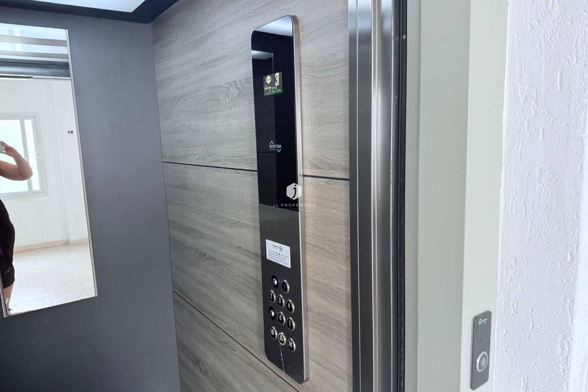 Z drugiej ręki - Mieszkanie w bloku -
Torrevieja - La Mata