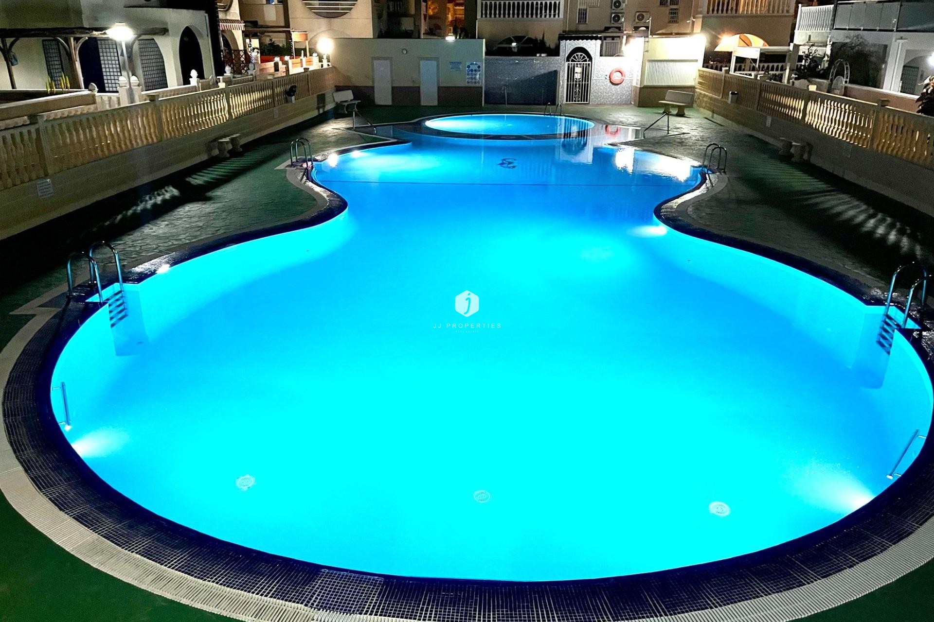 Z drugiej ręki - Mieszkanie w bloku -
Torrevieja - La Mata