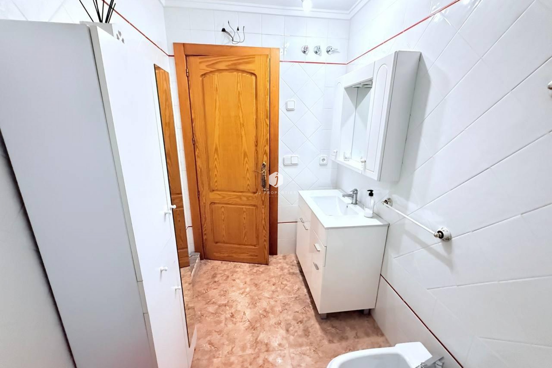 Z drugiej ręki - Mieszkanie w bloku -
Torrevieja - La Mata