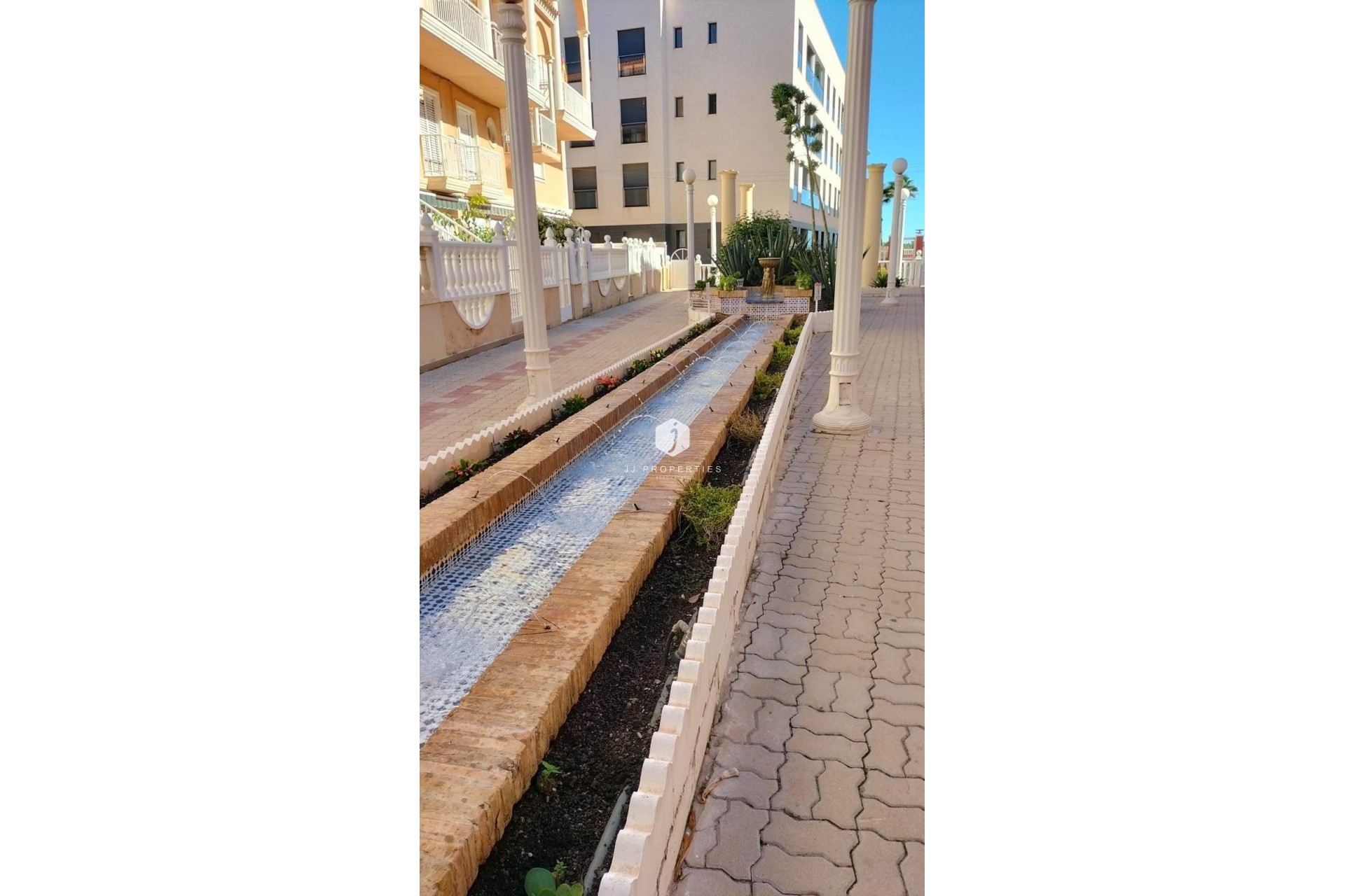 Z drugiej ręki - Mieszkanie w bloku -
Torrevieja - La Mata