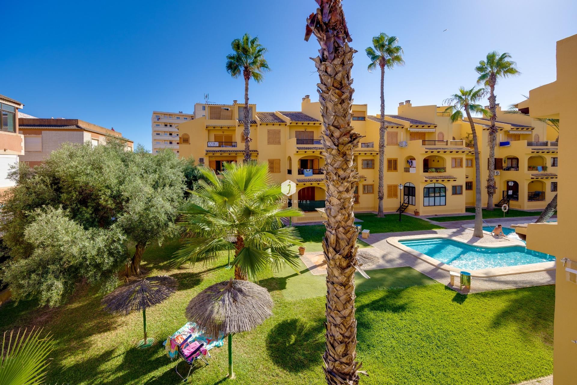 Z drugiej ręki - Mieszkanie w bloku -
Torrevieja - La Mata