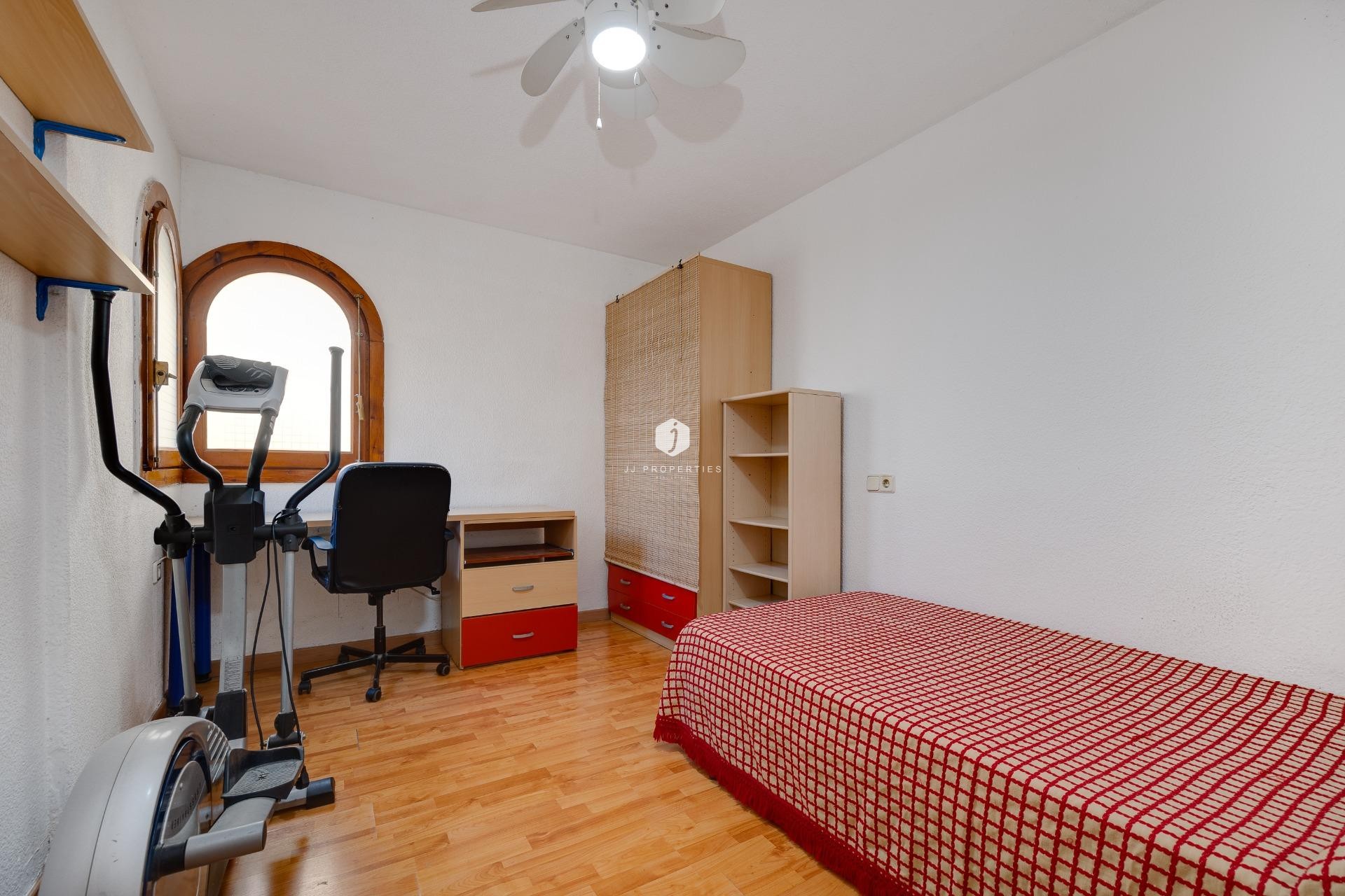 Z drugiej ręki - Mieszkanie w bloku -
Torrevieja - La Mata