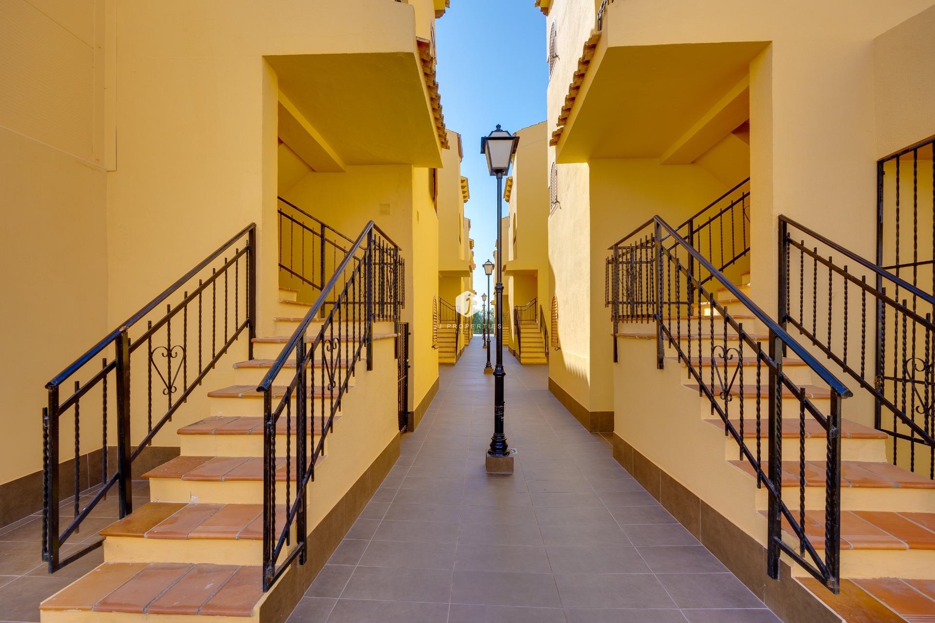 Z drugiej ręki - Mieszkanie w bloku -
Torrevieja - La Mata