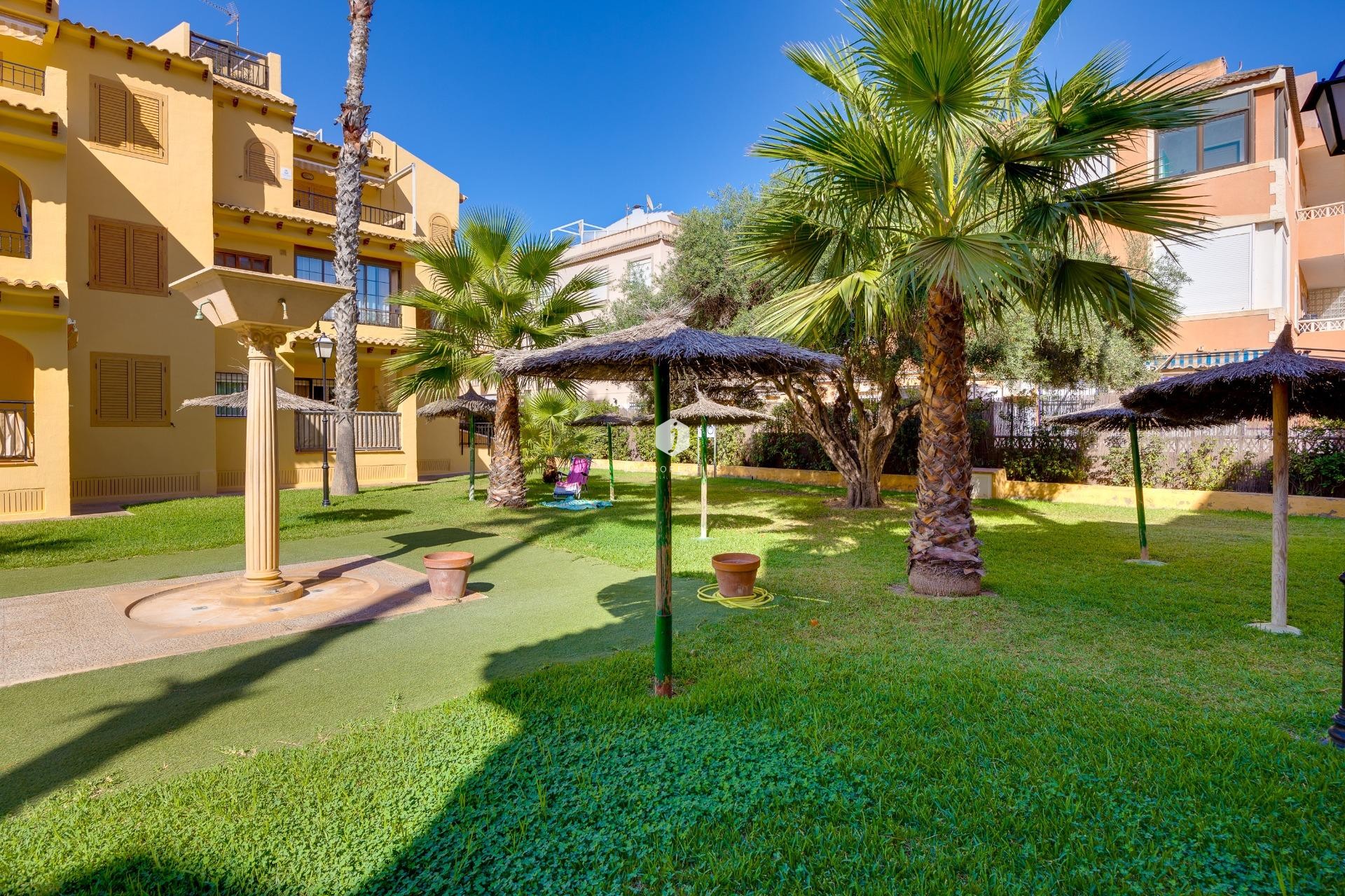 Z drugiej ręki - Mieszkanie w bloku -
Torrevieja - La Mata