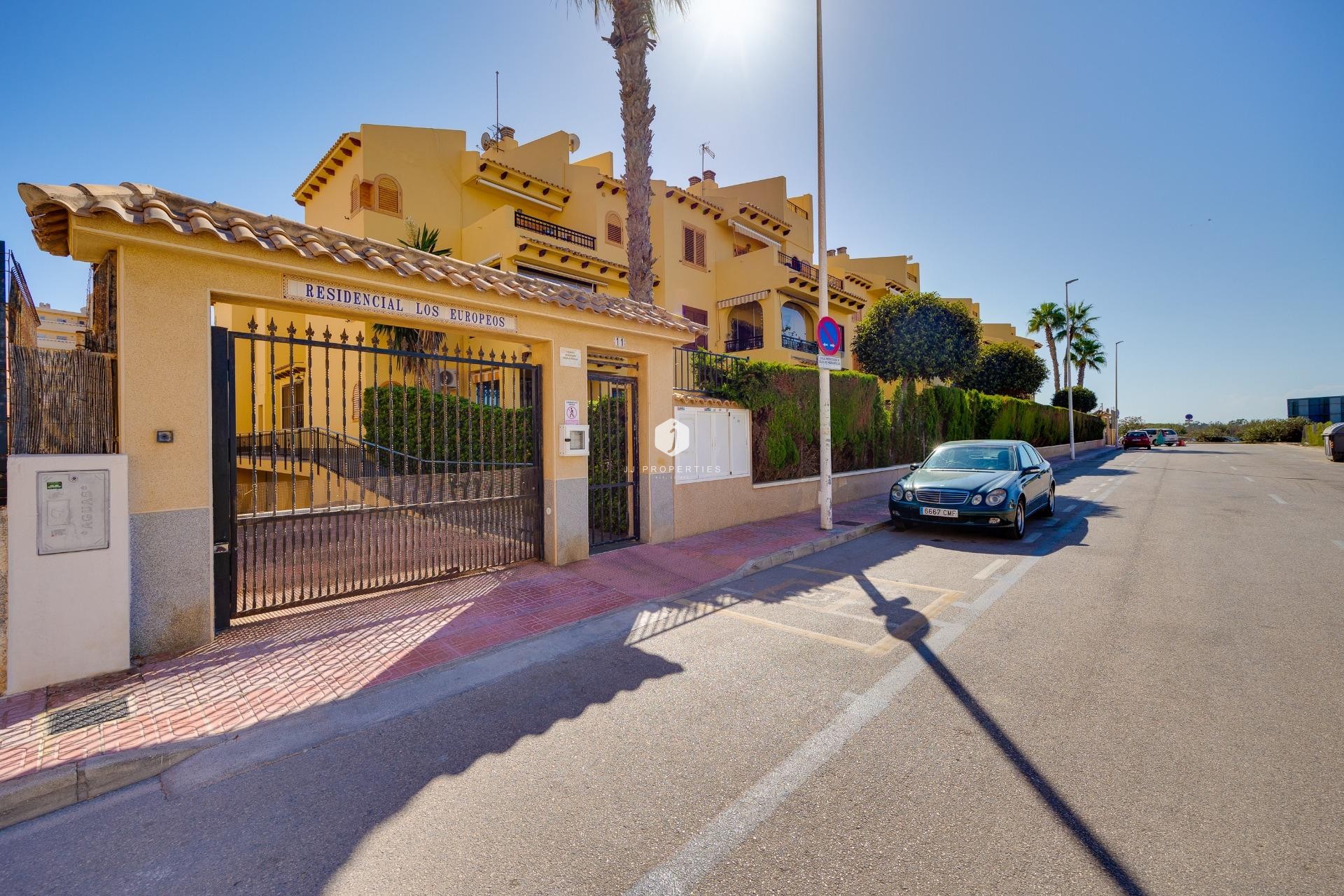 Z drugiej ręki - Mieszkanie w bloku -
Torrevieja - La Mata