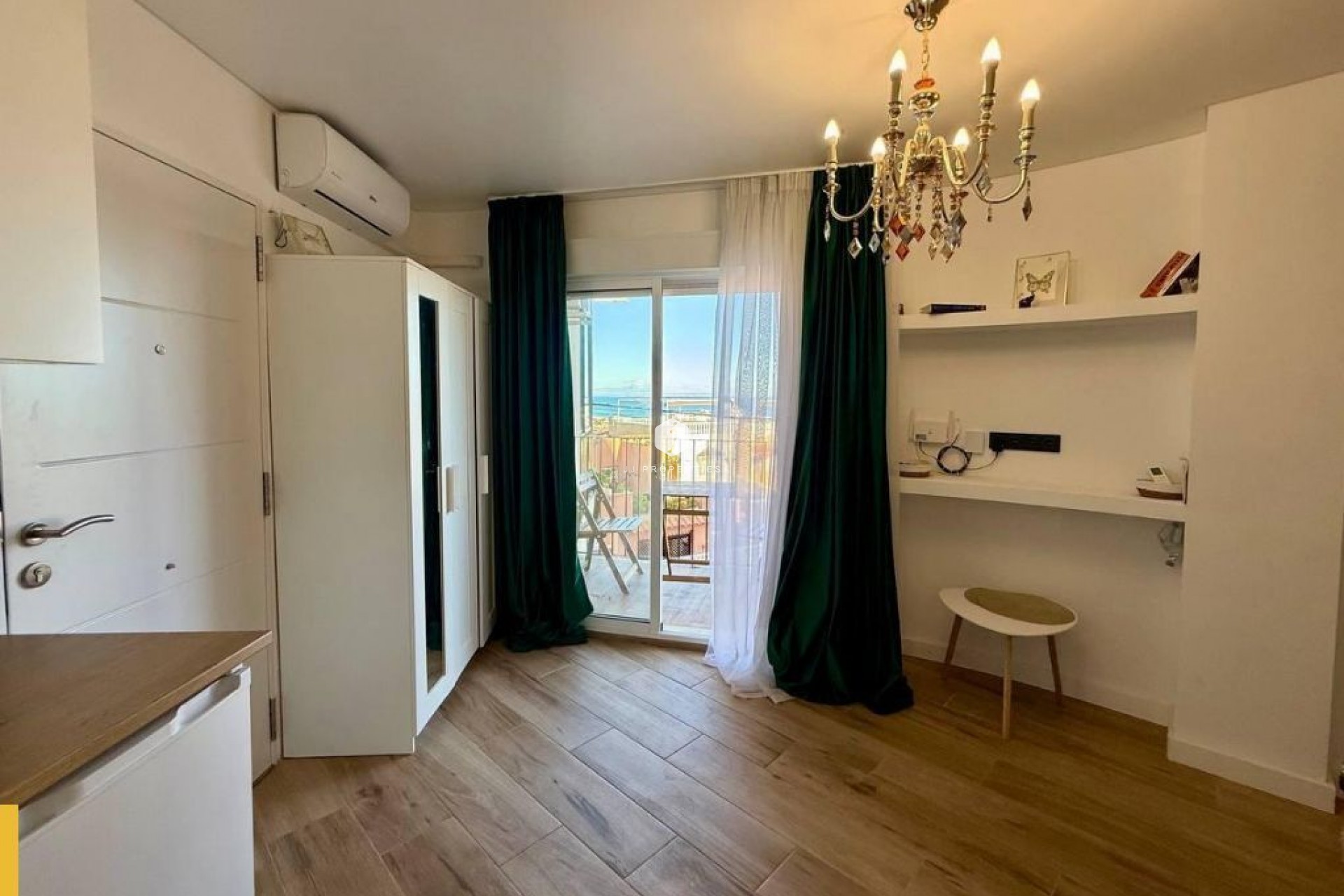 Z drugiej ręki - Mieszkanie w bloku -
Torrevieja - La Mata