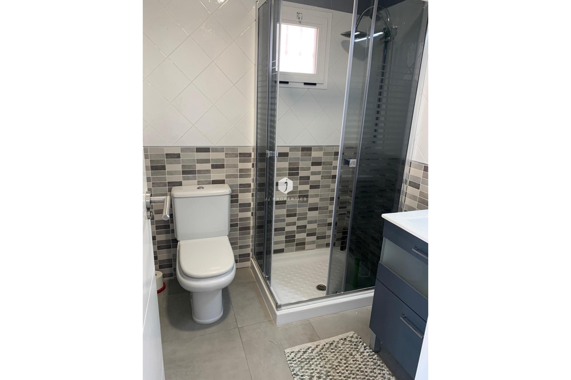 Z drugiej ręki - Mieszkanie w bloku -
Torrevieja - La Mata