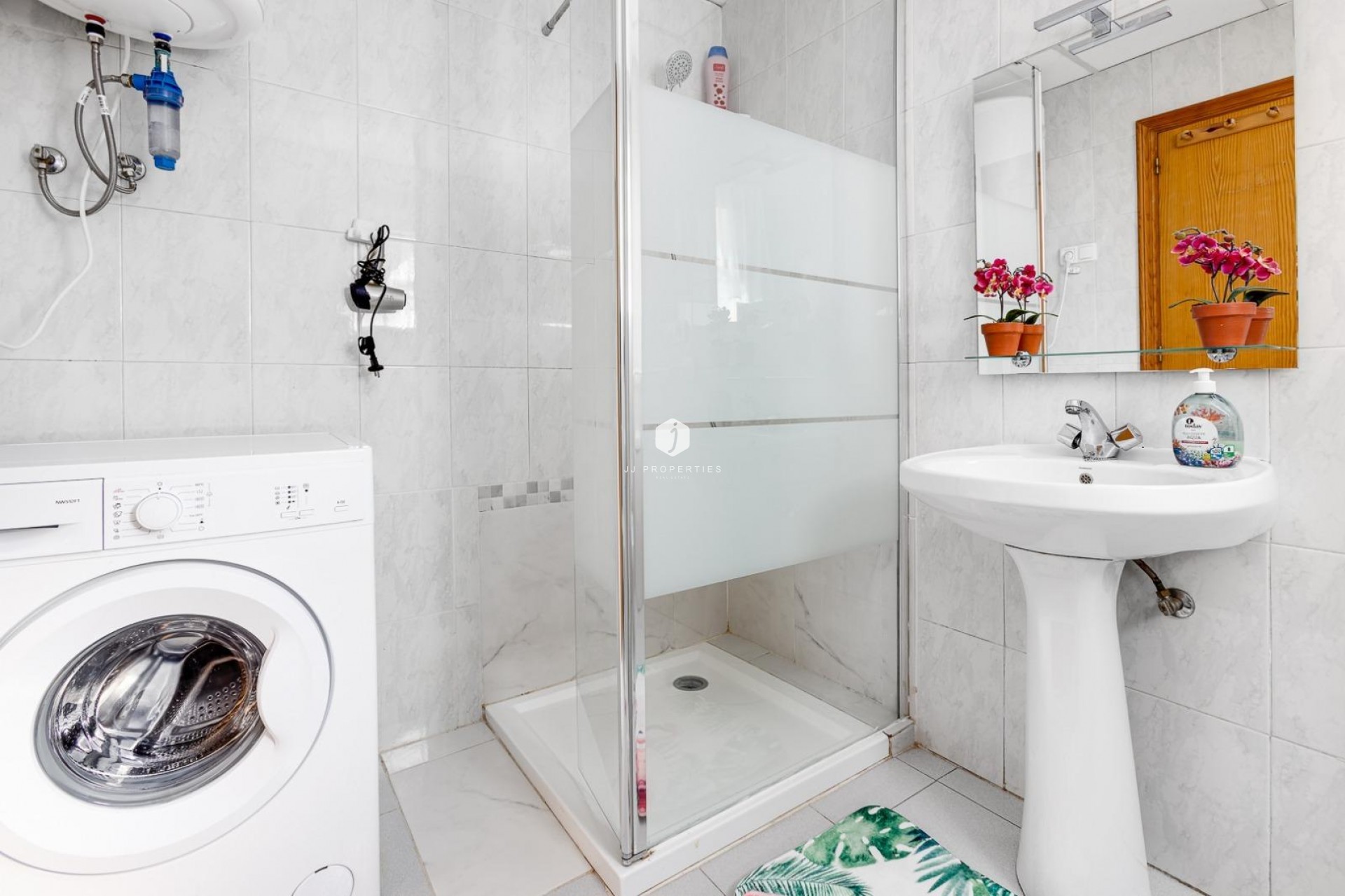 Z drugiej ręki - Mieszkanie w bloku -
Torrevieja - Las Piscinas Naturales