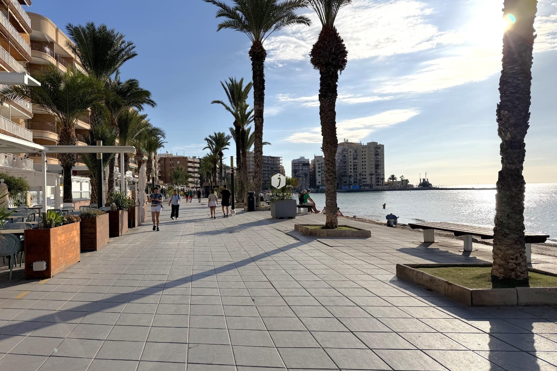 Z drugiej ręki - Mieszkanie w bloku -
Torrevieja - Las Piscinas Naturales