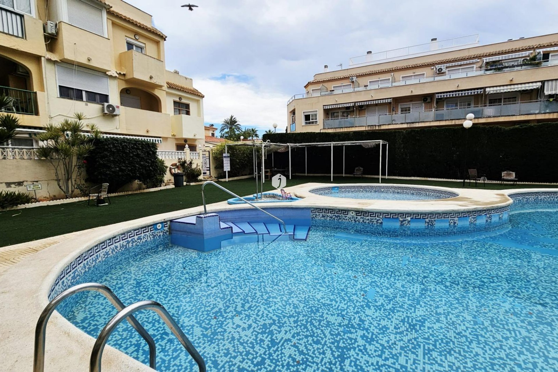 Z drugiej ręki - Mieszkanie w bloku -
Torrevieja - Nueva Torrevieja