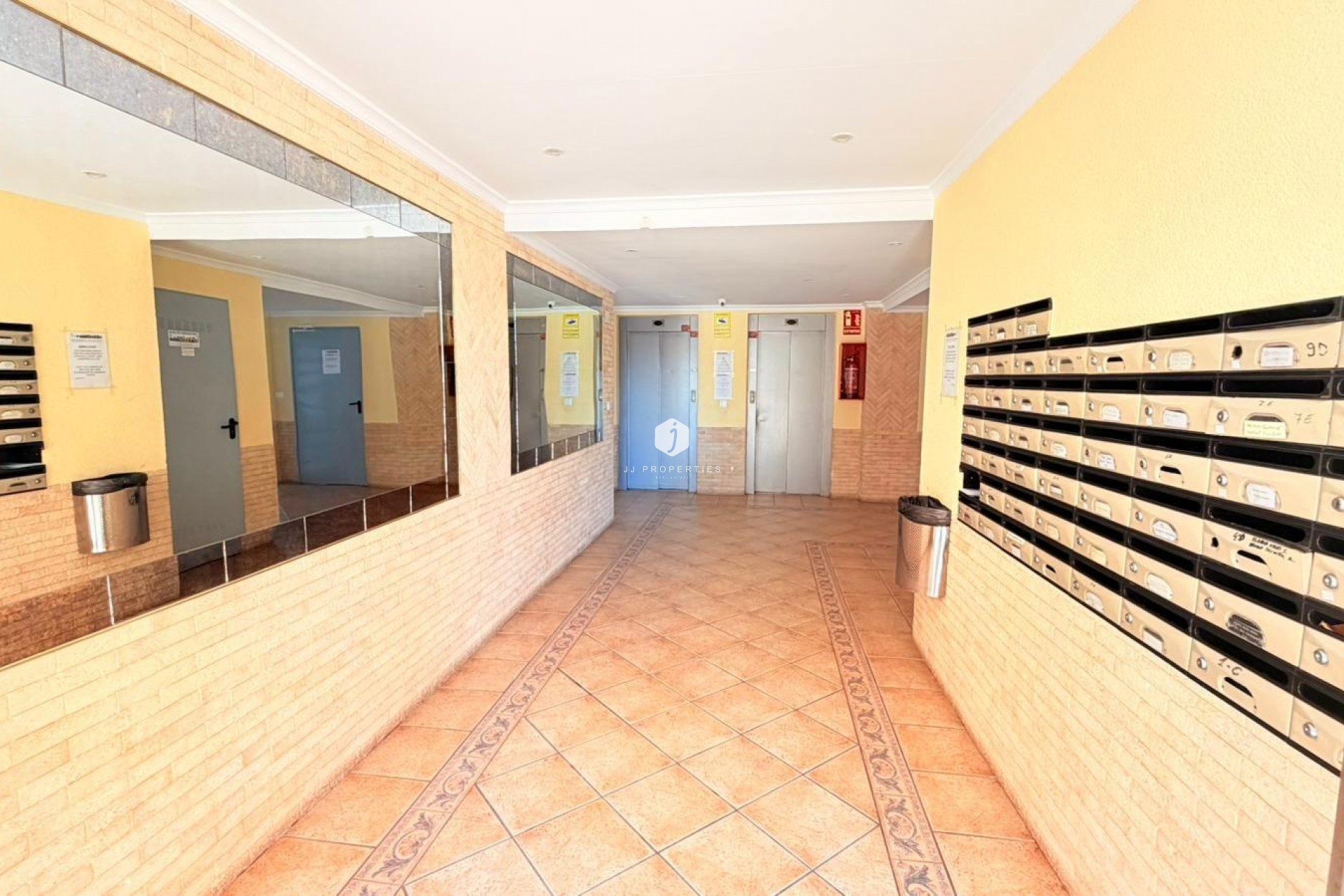 Z drugiej ręki - Mieszkanie w bloku -
Torrevieja - Nueva Torrevieja