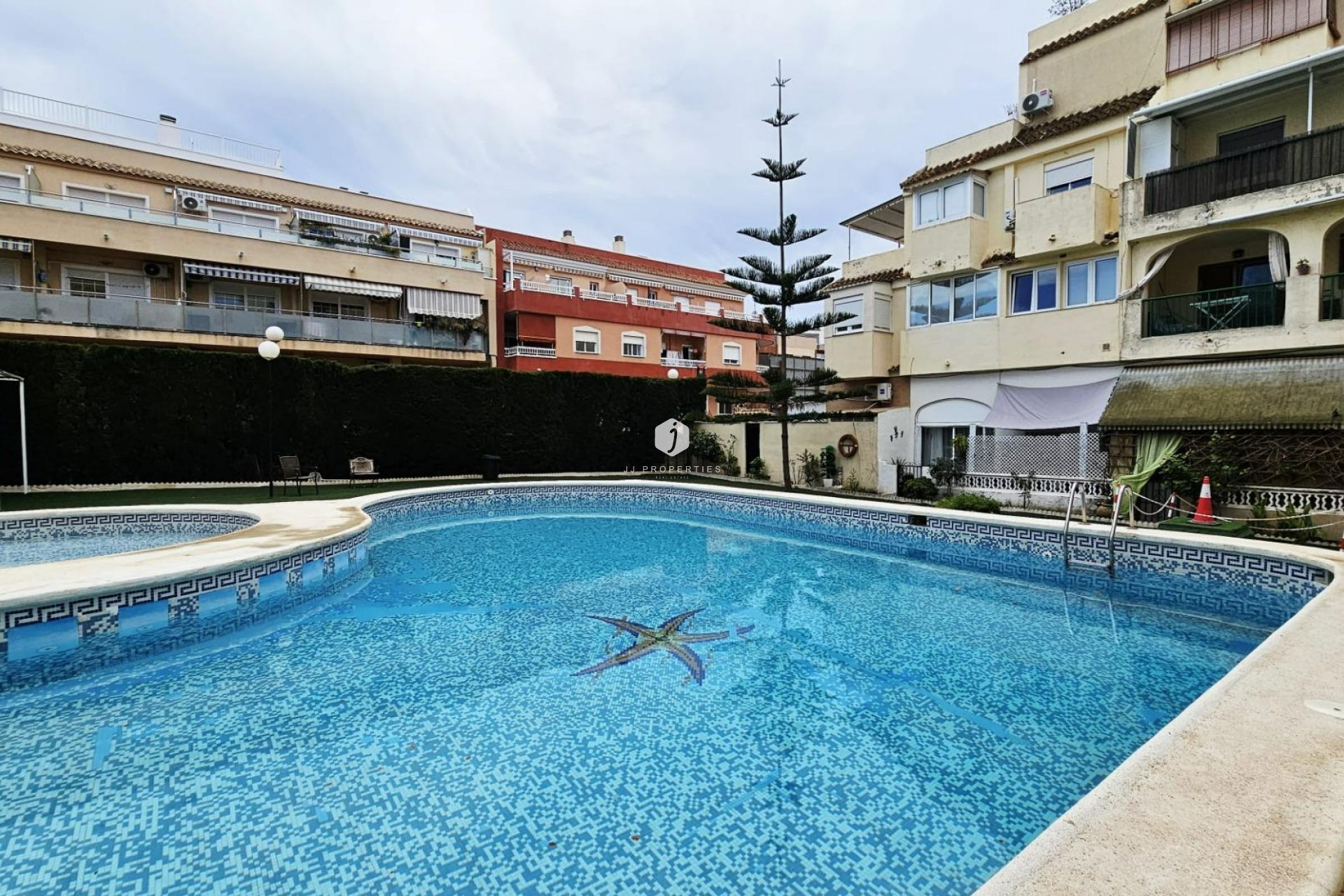 Z drugiej ręki - Mieszkanie w bloku -
Torrevieja - Nueva Torrevieja