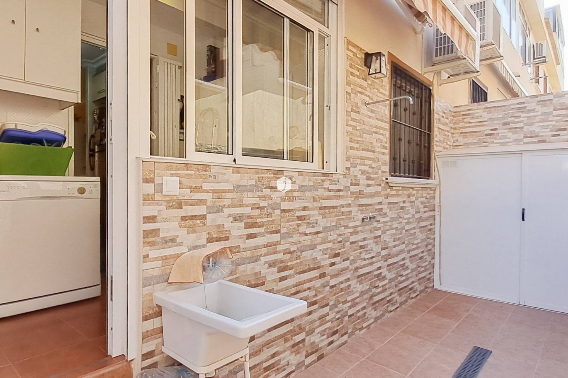 Z drugiej ręki - Mieszkanie w bloku -
Torrevieja - Parque Acuático - Sector 25