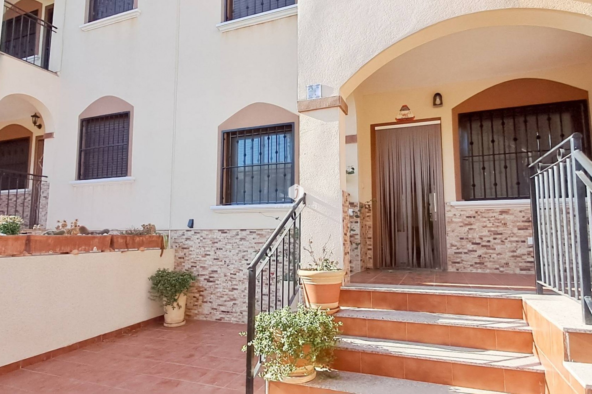 Z drugiej ręki - Mieszkanie w bloku -
Torrevieja - Parque Acuático - Sector 25