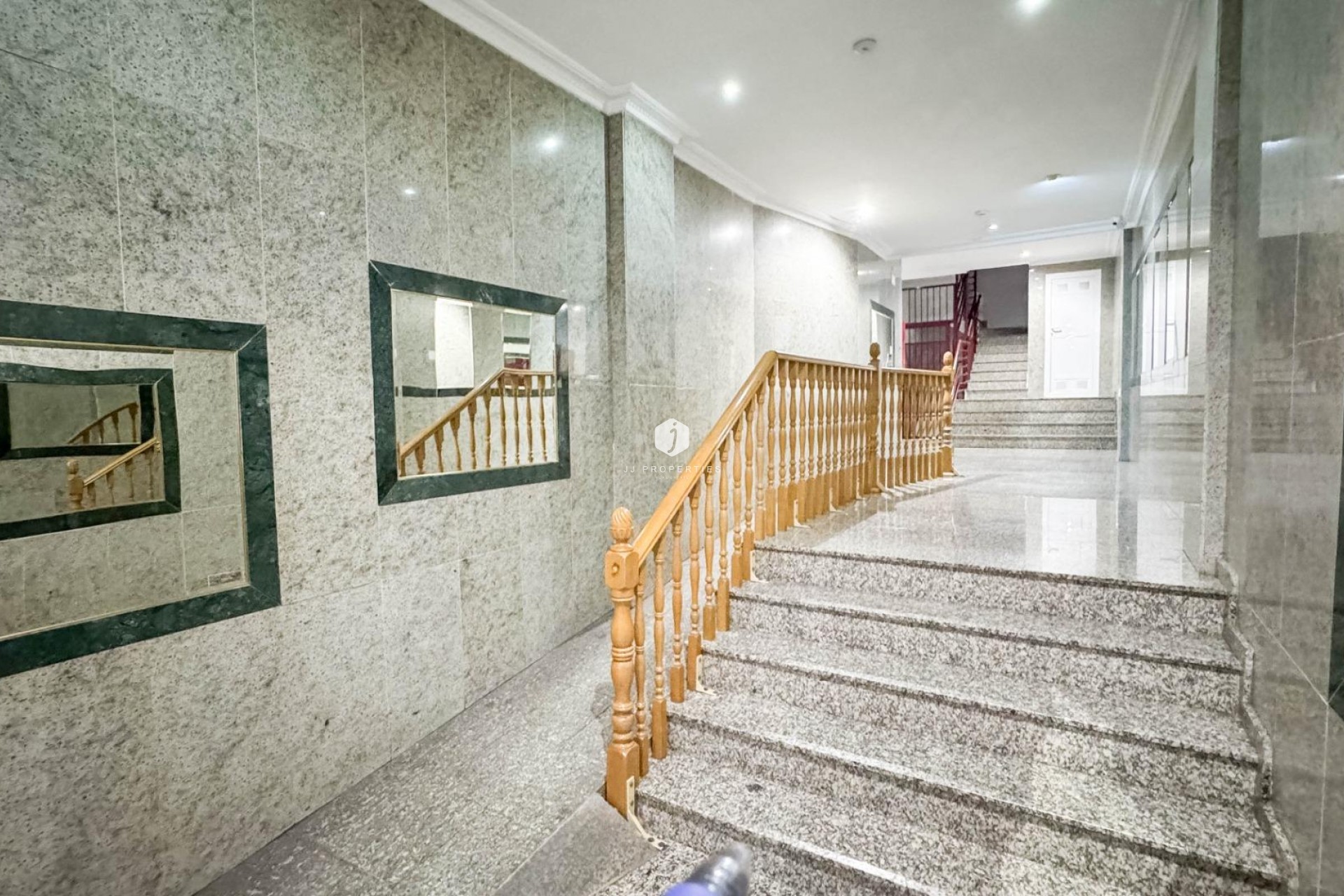 Z drugiej ręki - Mieszkanie w bloku -
Torrevieja - PARQUE DE LAS NACIONES