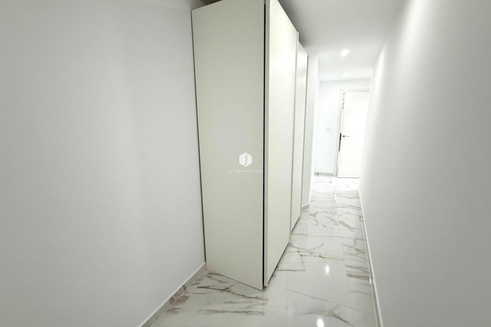 Z drugiej ręki - Mieszkanie w bloku -
Torrevieja - PARQUE DE LAS NACIONES