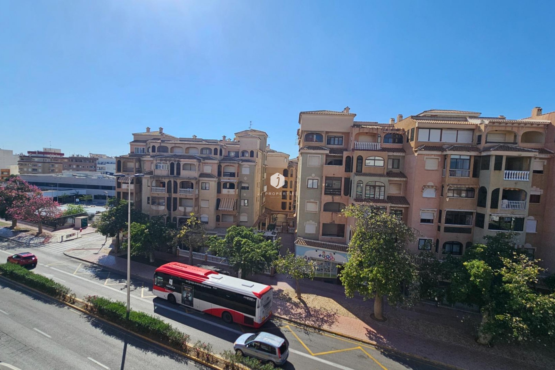 Z drugiej ręki - Mieszkanie w bloku -
Torrevieja - PARQUE DE LAS NACIONES