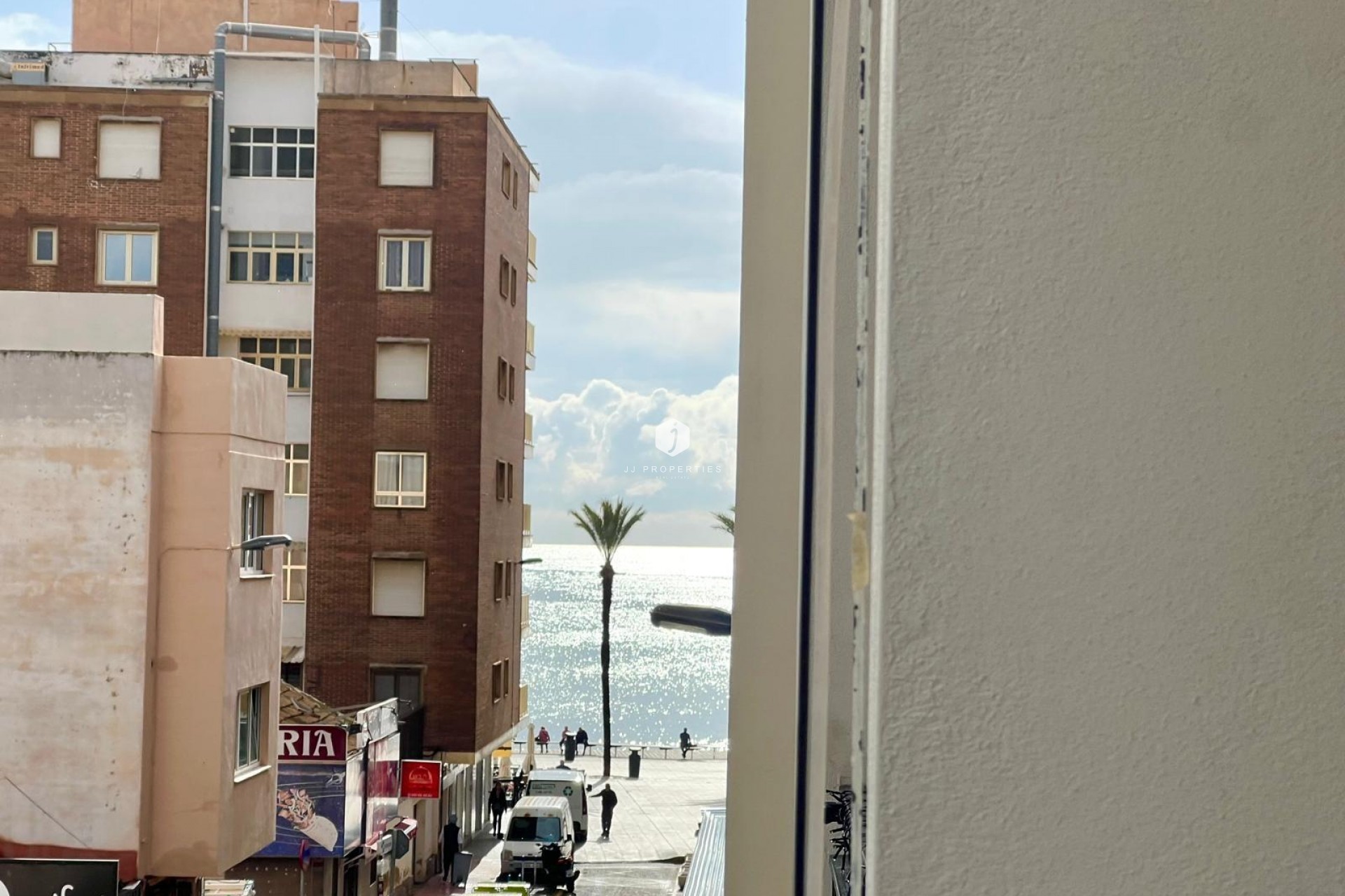 Z drugiej ręki - Mieszkanie w bloku -
Torrevieja - Paseo maritimo