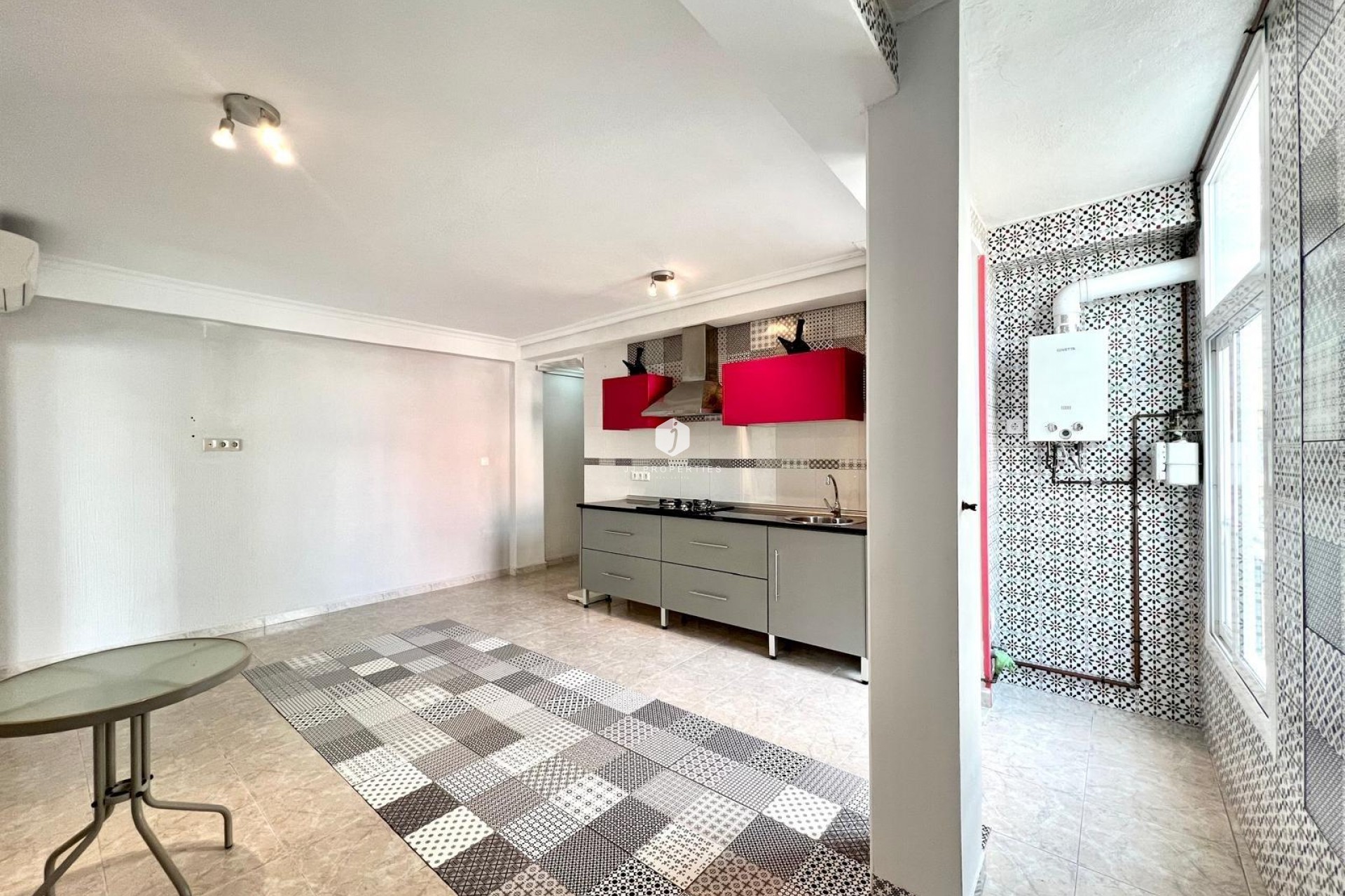 Z drugiej ręki - Mieszkanie w bloku -
Torrevieja - Paseo maritimo