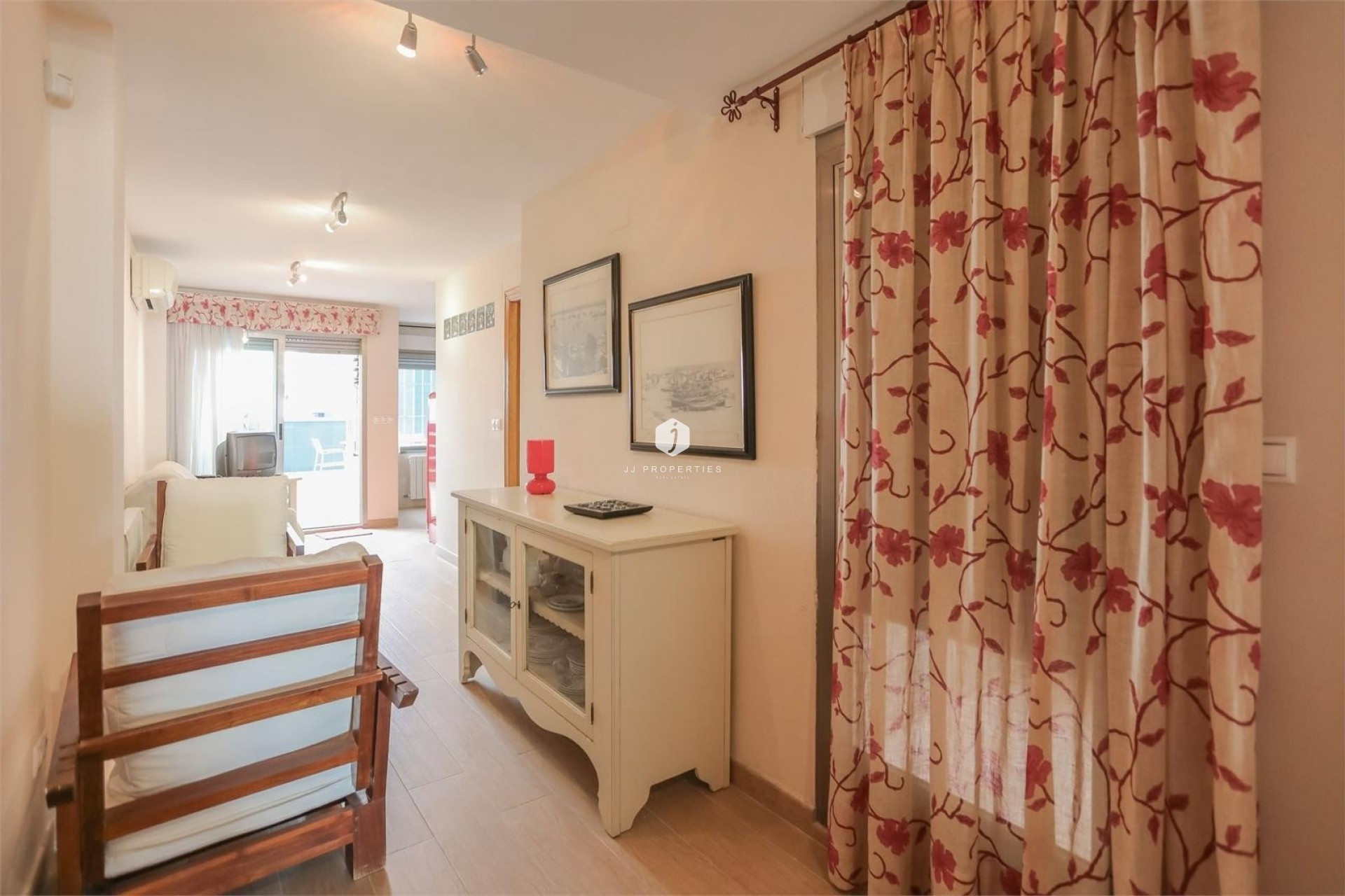 Z drugiej ręki - Mieszkanie w bloku -
Torrevieja - Playa de los locos