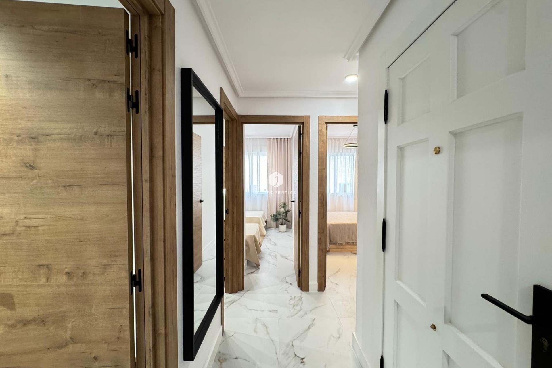 Z drugiej ręki - Mieszkanie w bloku -
Torrevieja - Playa de los Locos