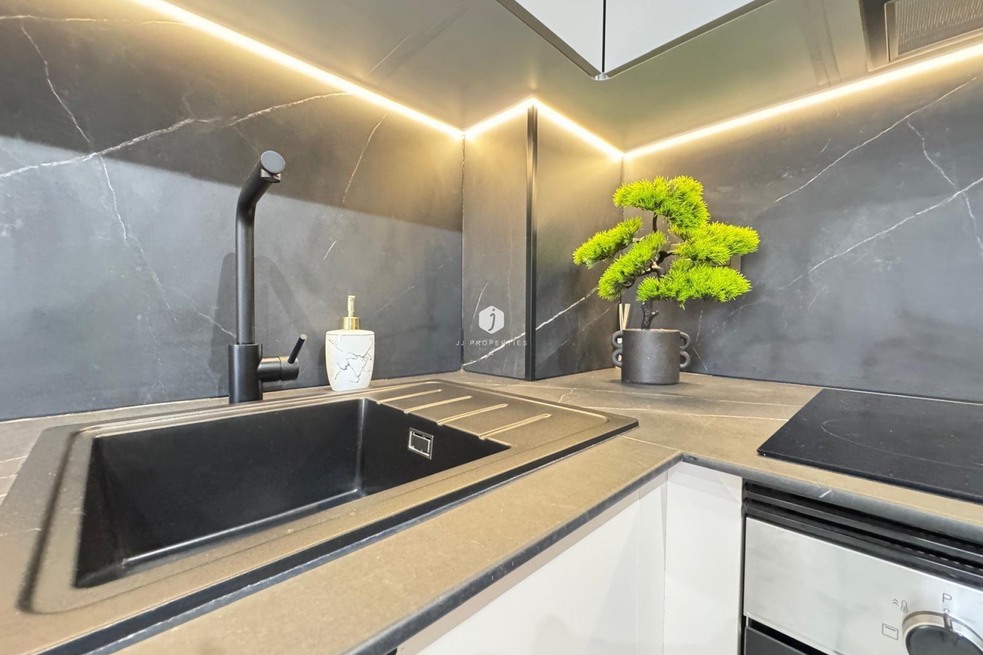 Z drugiej ręki - Mieszkanie w bloku -
Torrevieja - Playa de los Locos