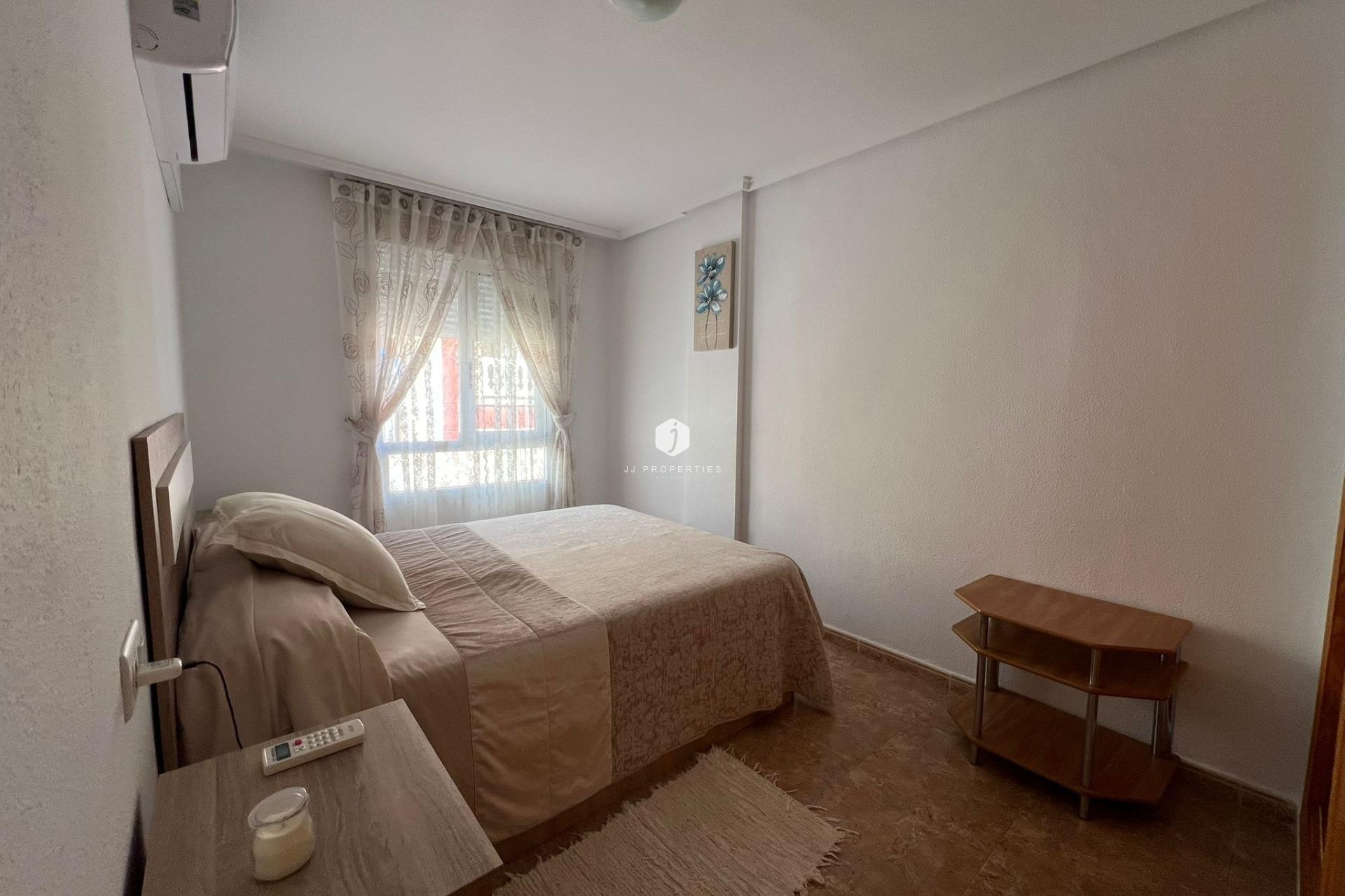 Z drugiej ręki - Mieszkanie w bloku -
Torrevieja - Playa de los Locos