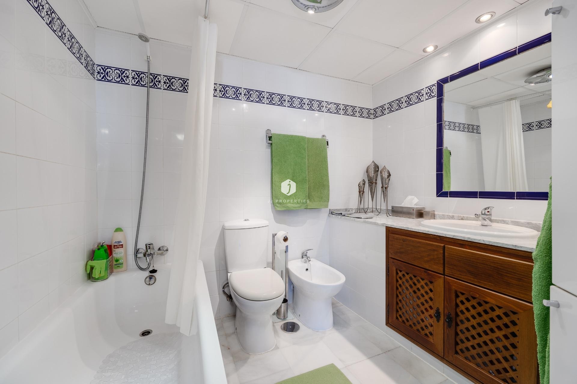 Z drugiej ręki - Mieszkanie w bloku -
Torrevieja - Playa de los Locos