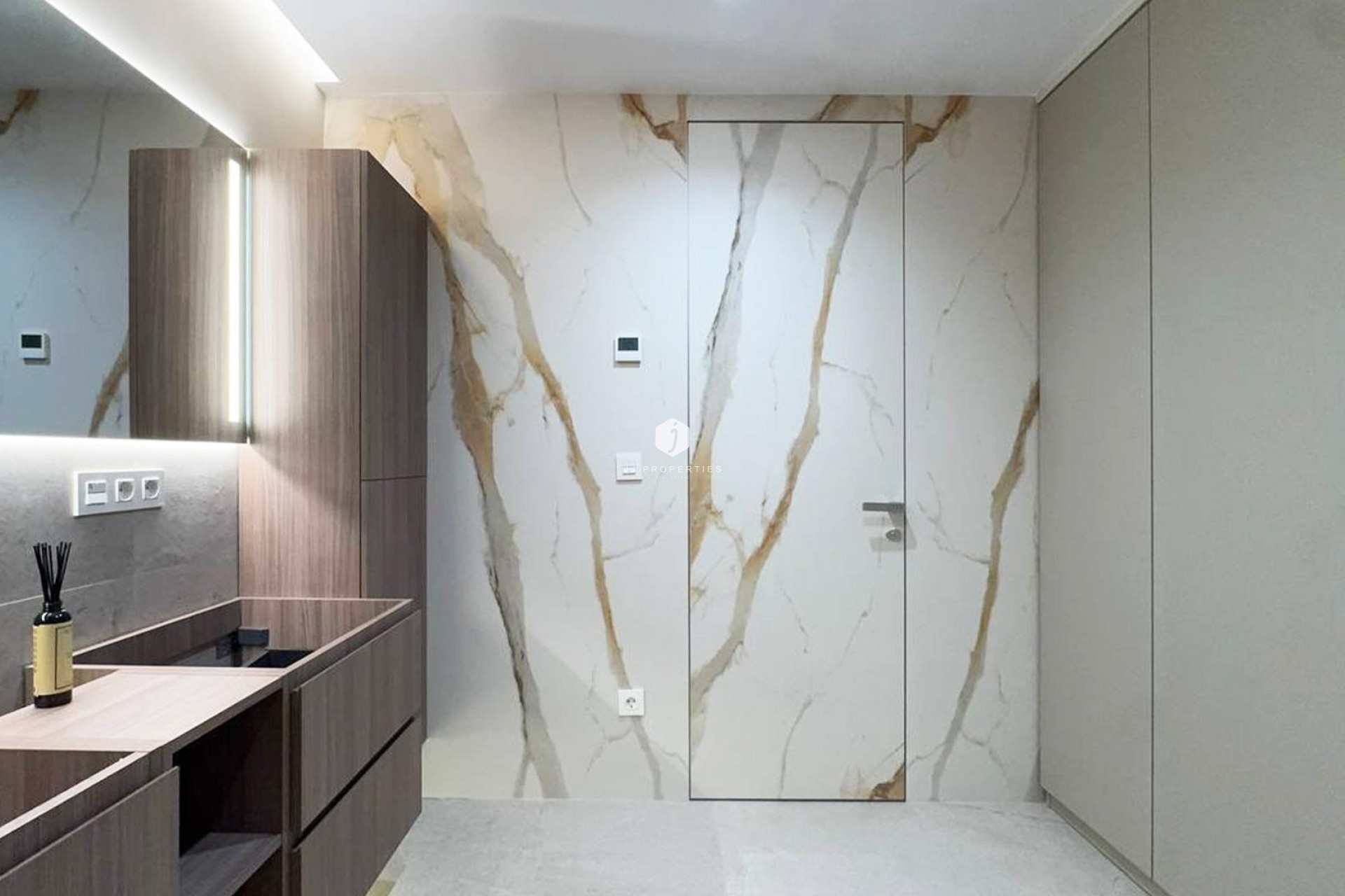 Z drugiej ręki - Mieszkanie w bloku -
Torrevieja - Playa de los Locos