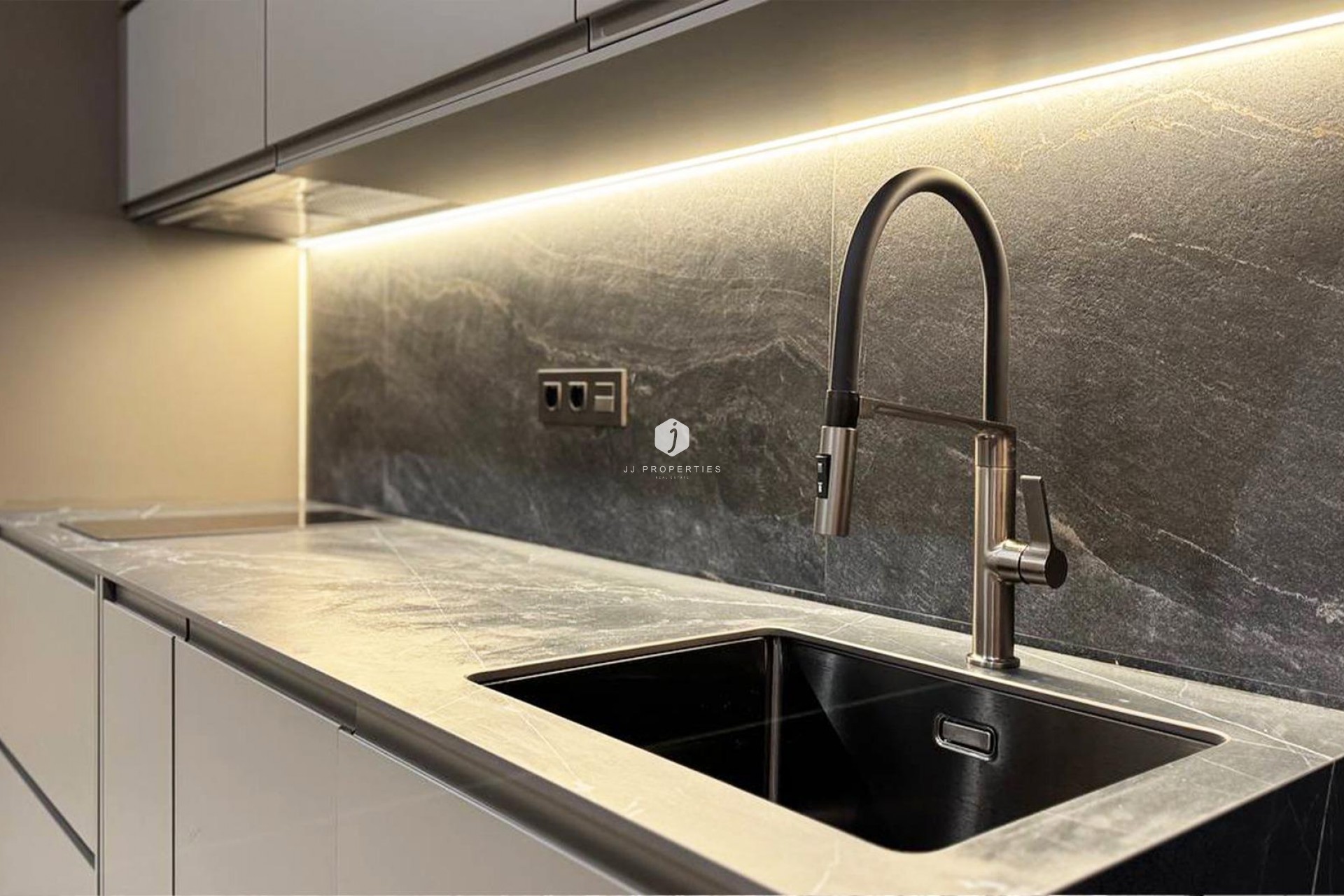 Z drugiej ręki - Mieszkanie w bloku -
Torrevieja - Playa de los Locos