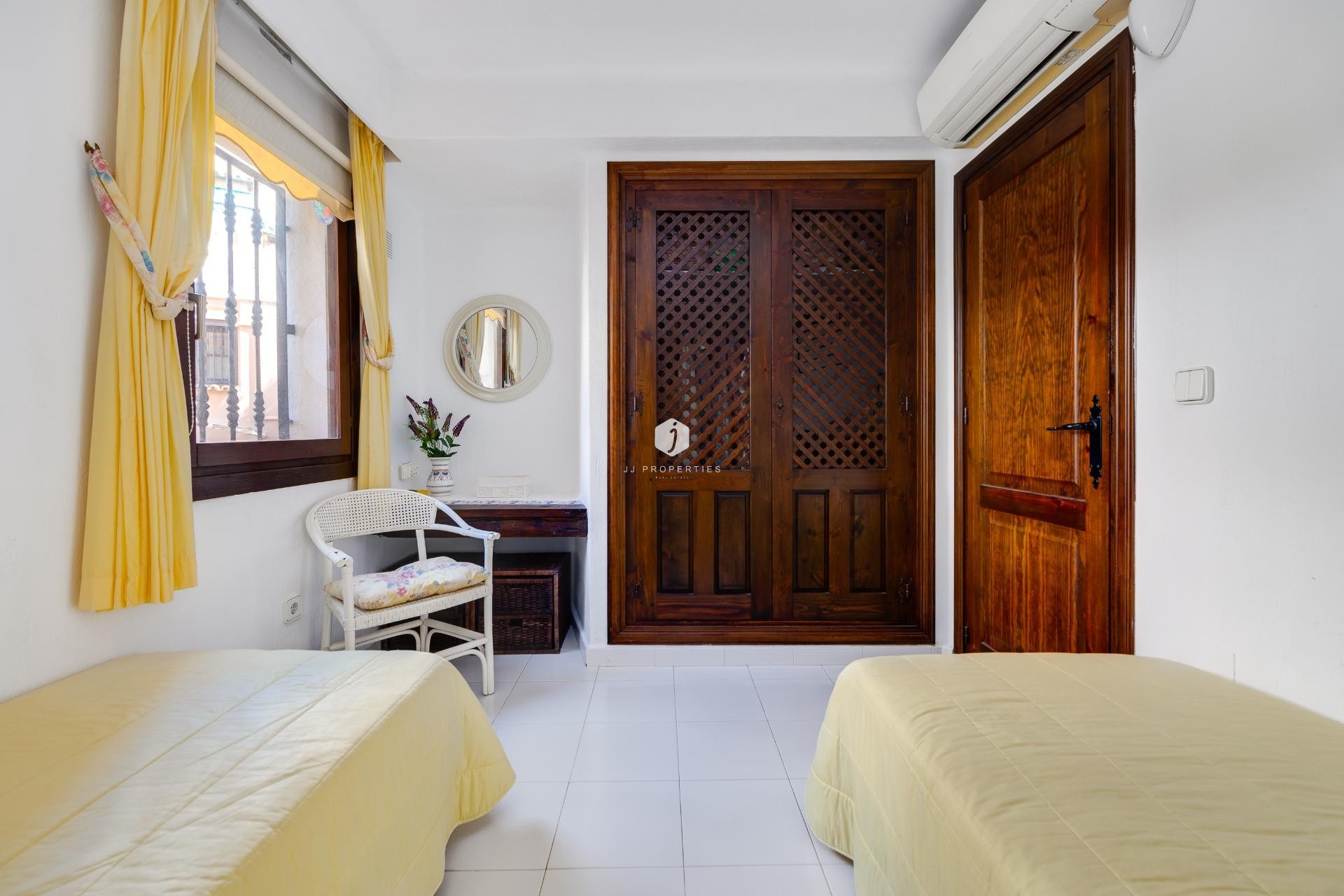 Z drugiej ręki - Mieszkanie w bloku -
Torrevieja - Playa de los Locos