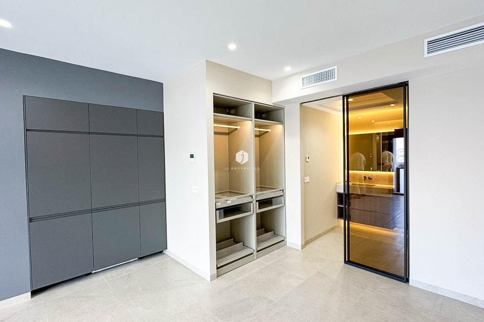 Z drugiej ręki - Mieszkanie w bloku -
Torrevieja - Playa de los Locos