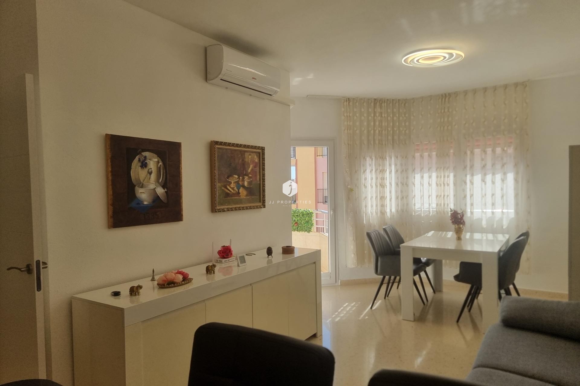 Z drugiej ręki - Mieszkanie w bloku -
Torrevieja - Playa de los Locos