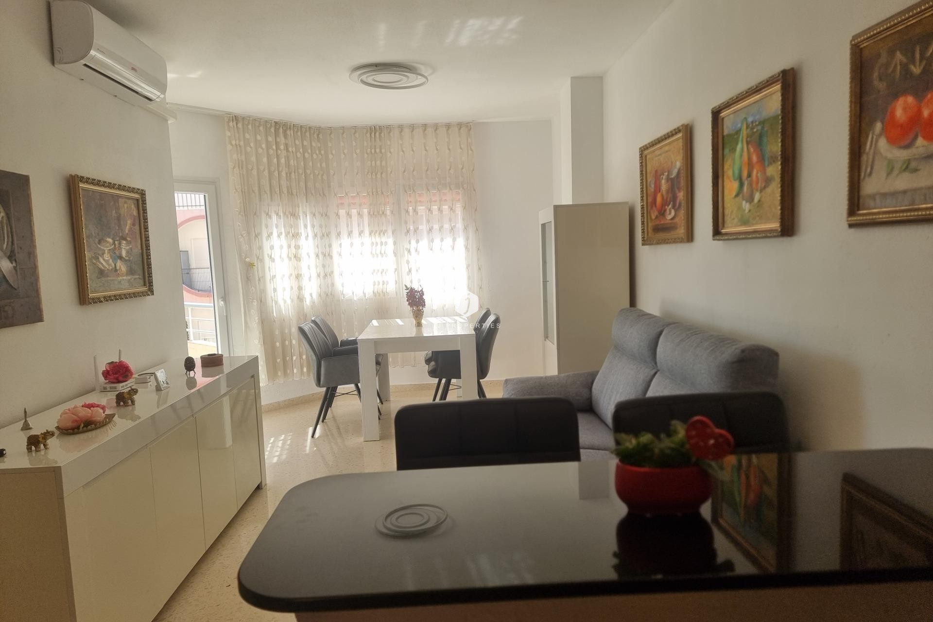 Z drugiej ręki - Mieszkanie w bloku -
Torrevieja - Playa de los Locos