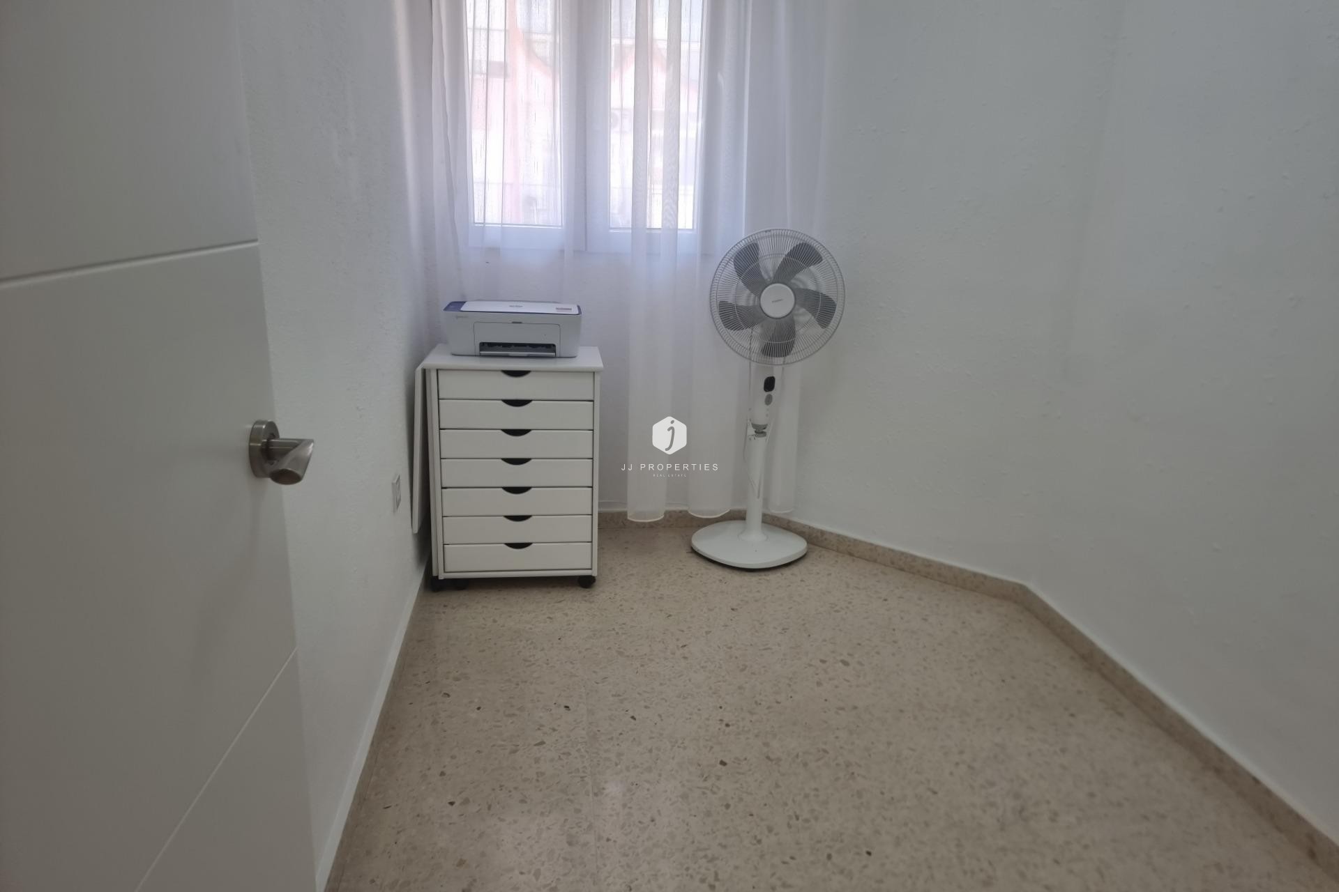 Z drugiej ręki - Mieszkanie w bloku -
Torrevieja - Playa de los Locos