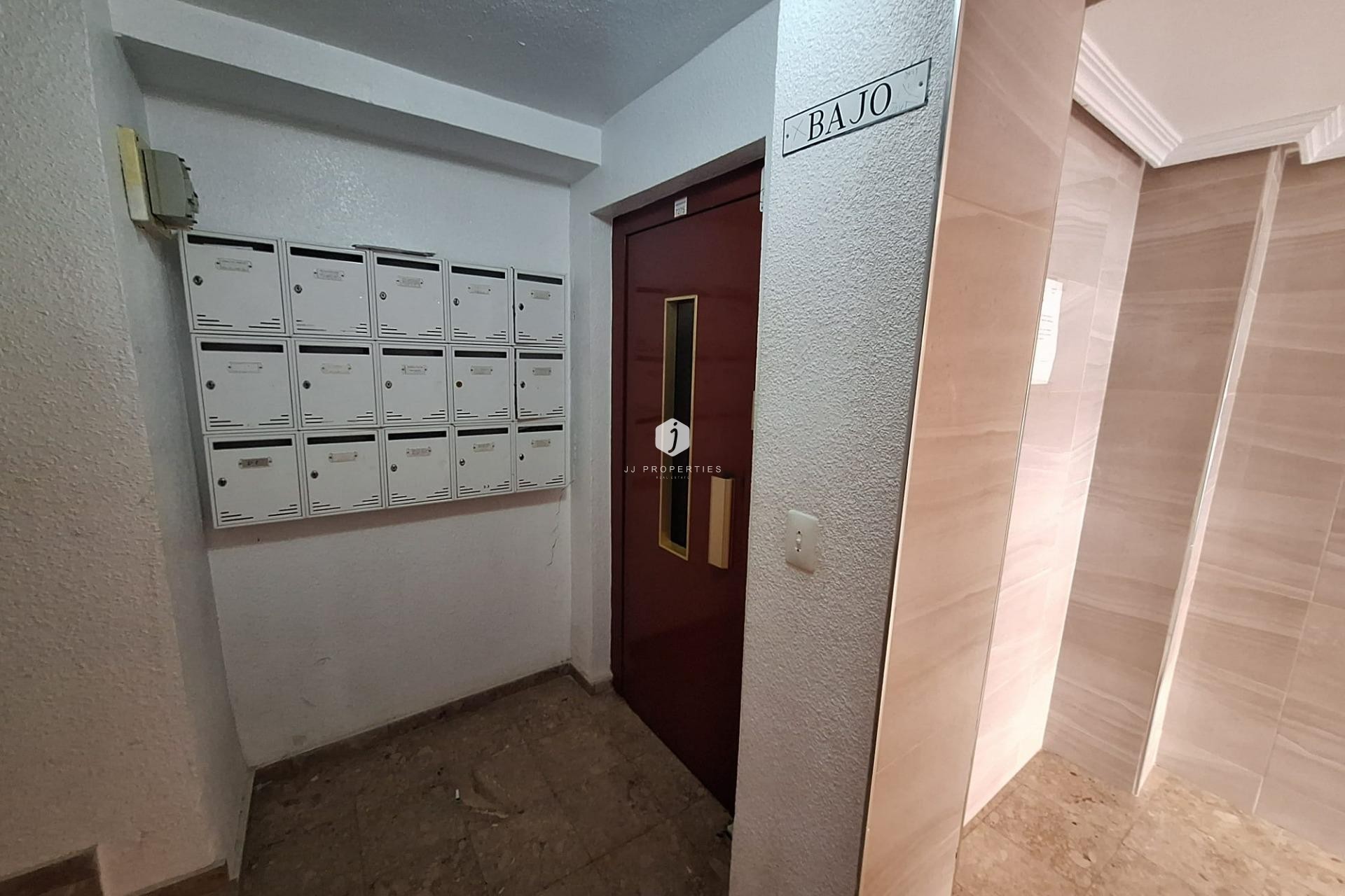 Z drugiej ręki - Mieszkanie w bloku -
Torrevieja - Playa de los Locos