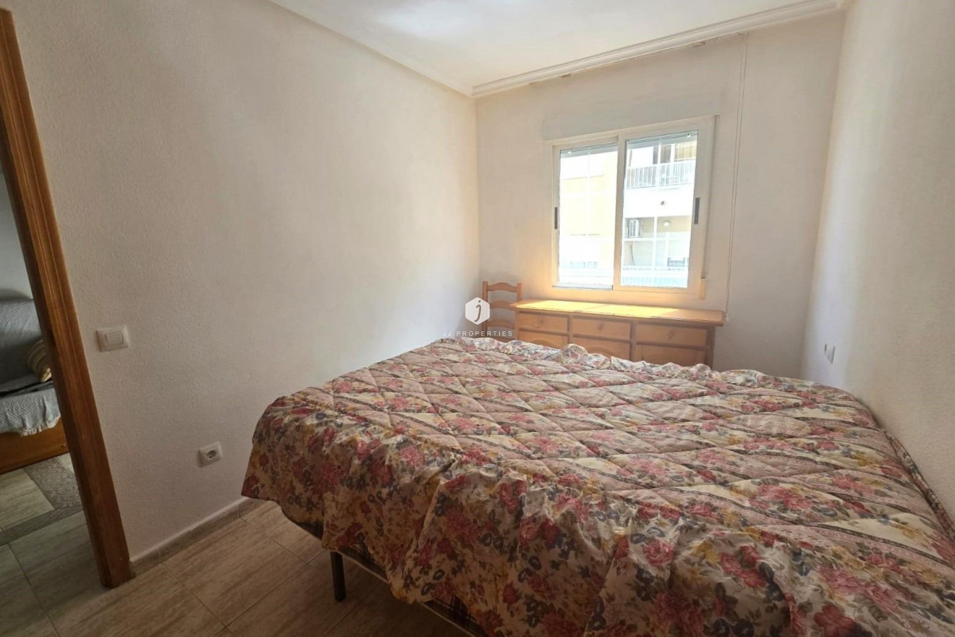 Z drugiej ręki - Mieszkanie w bloku -
Torrevieja - Playa de los Locos