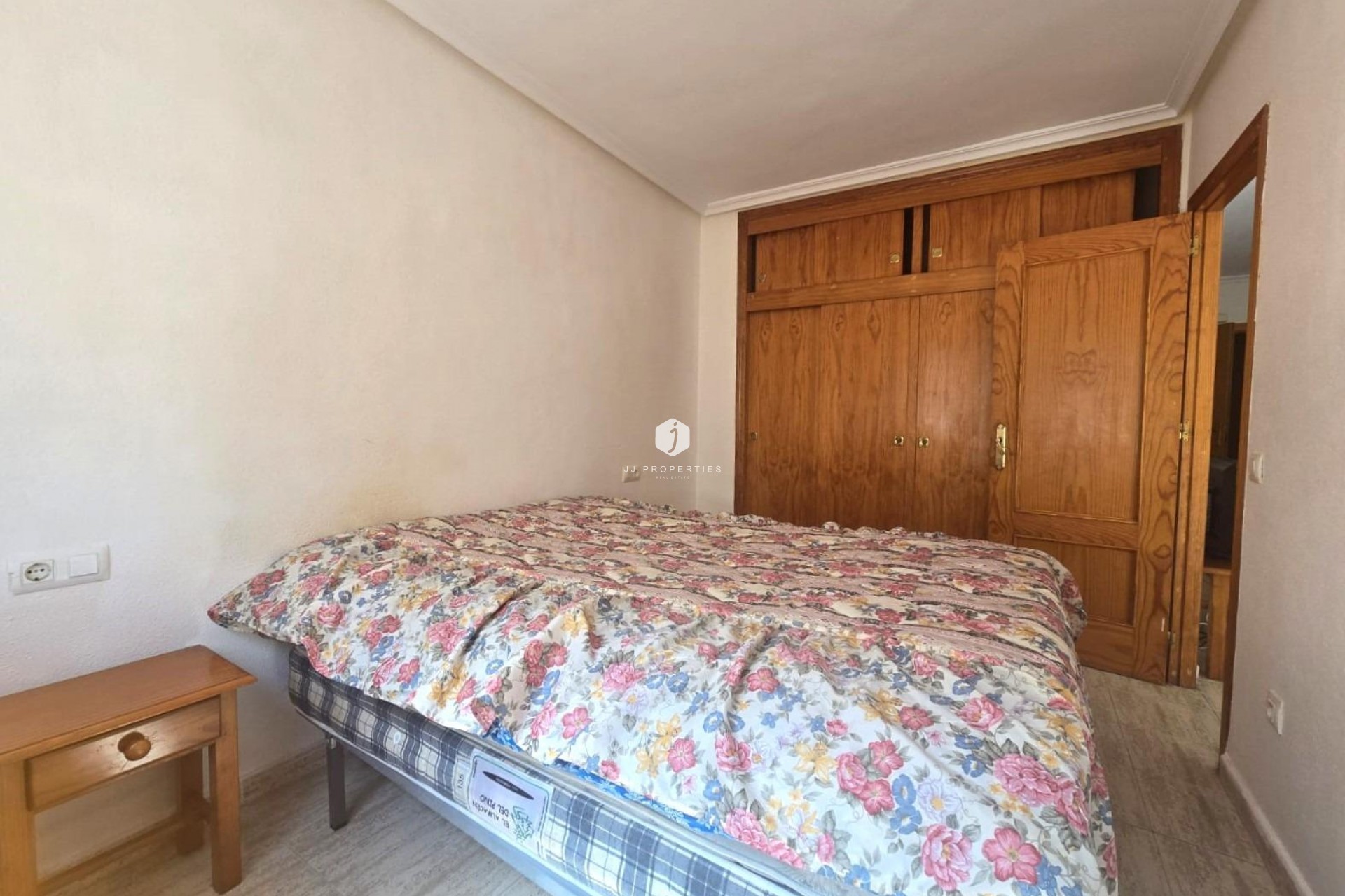 Z drugiej ręki - Mieszkanie w bloku -
Torrevieja - Playa de los Locos