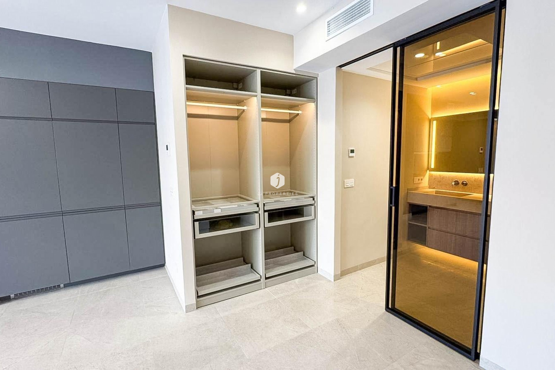 Z drugiej ręki - Mieszkanie w bloku -
Torrevieja - Playa de los Locos